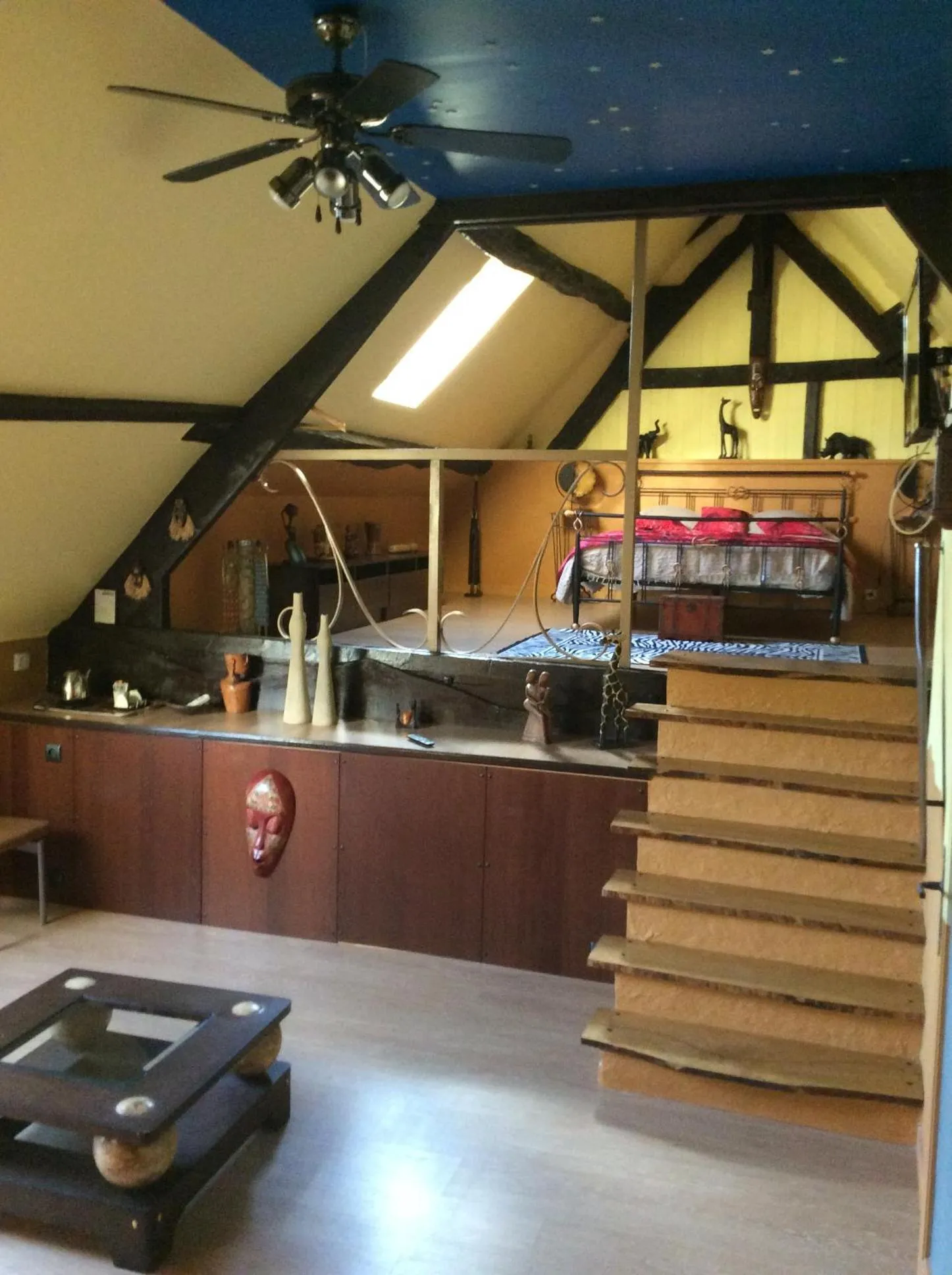 Photo of the whole room in L Entre deux