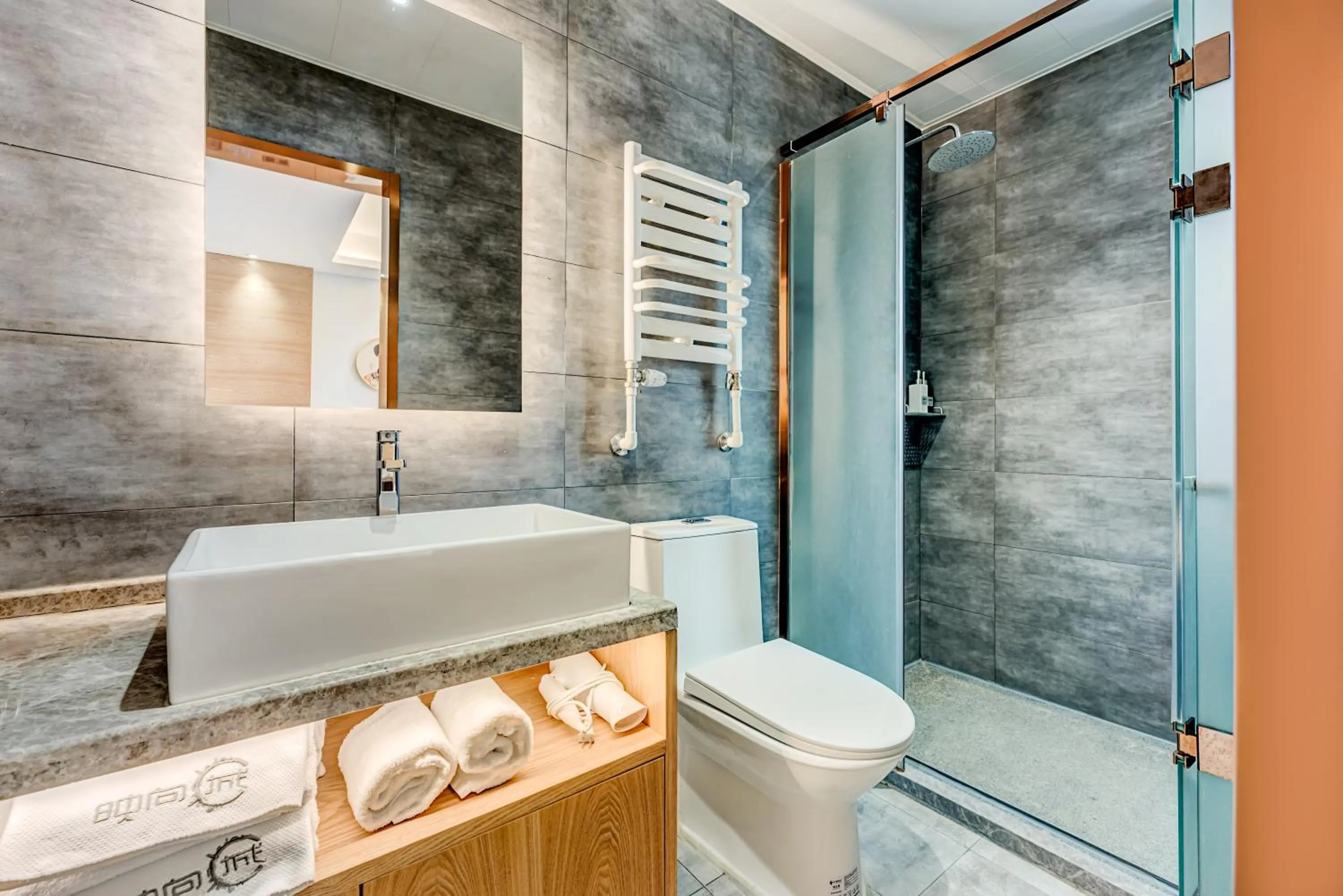 Happy Dragon City Culture Hotel -In the city center Close to Forbidden City&Wangfujing Street&Subway Nearby &free coffee & Free laundry&English speaking with tour services &Free WiFi unlimited for Western software