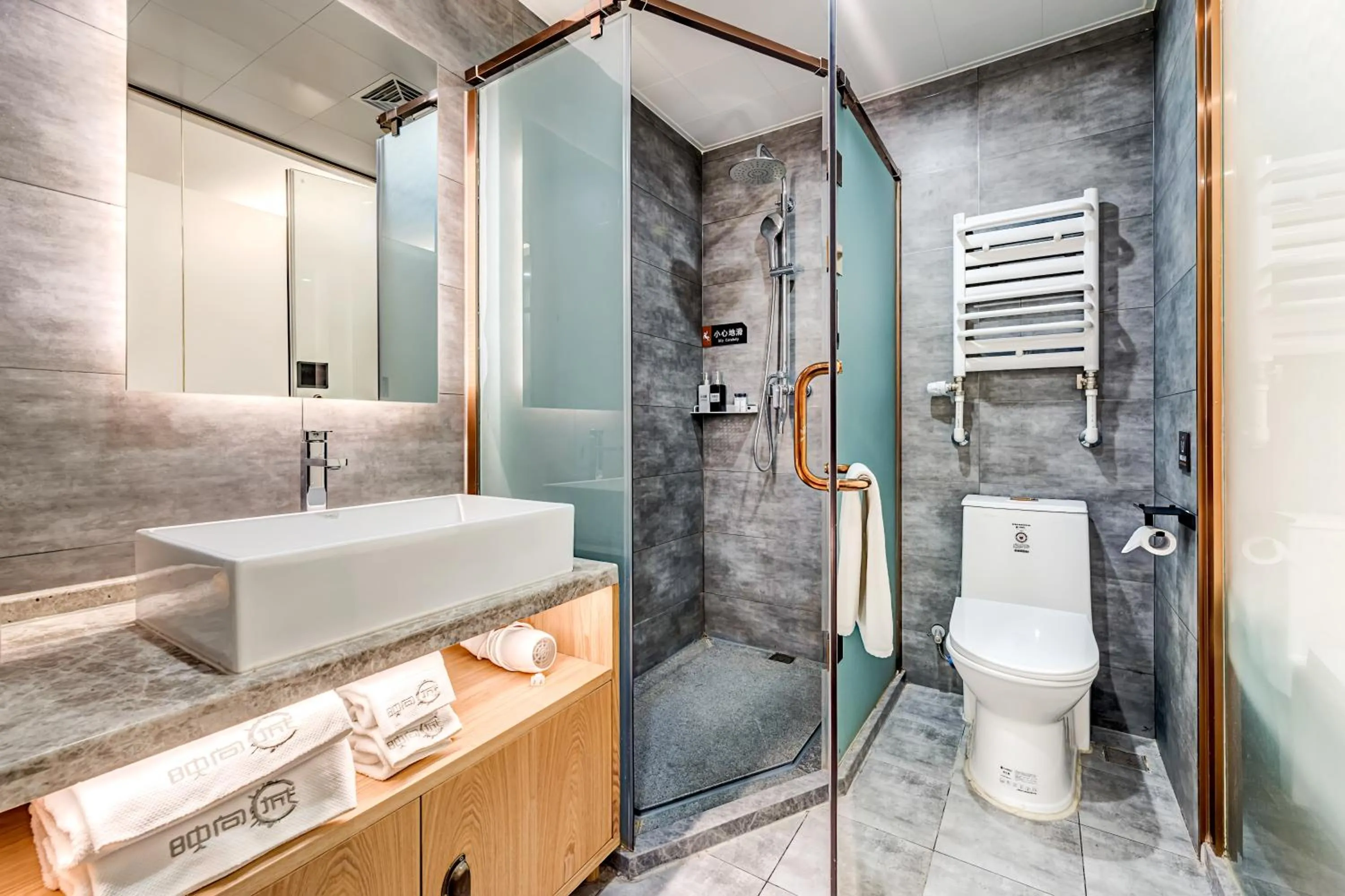 Happy Dragon City Culture Hotel -In the city center Close to Forbidden City&Wangfujing Street&Subway Nearby &free coffee & Free laundry&English speaking with tour services &Free WiFi unlimited for Western software