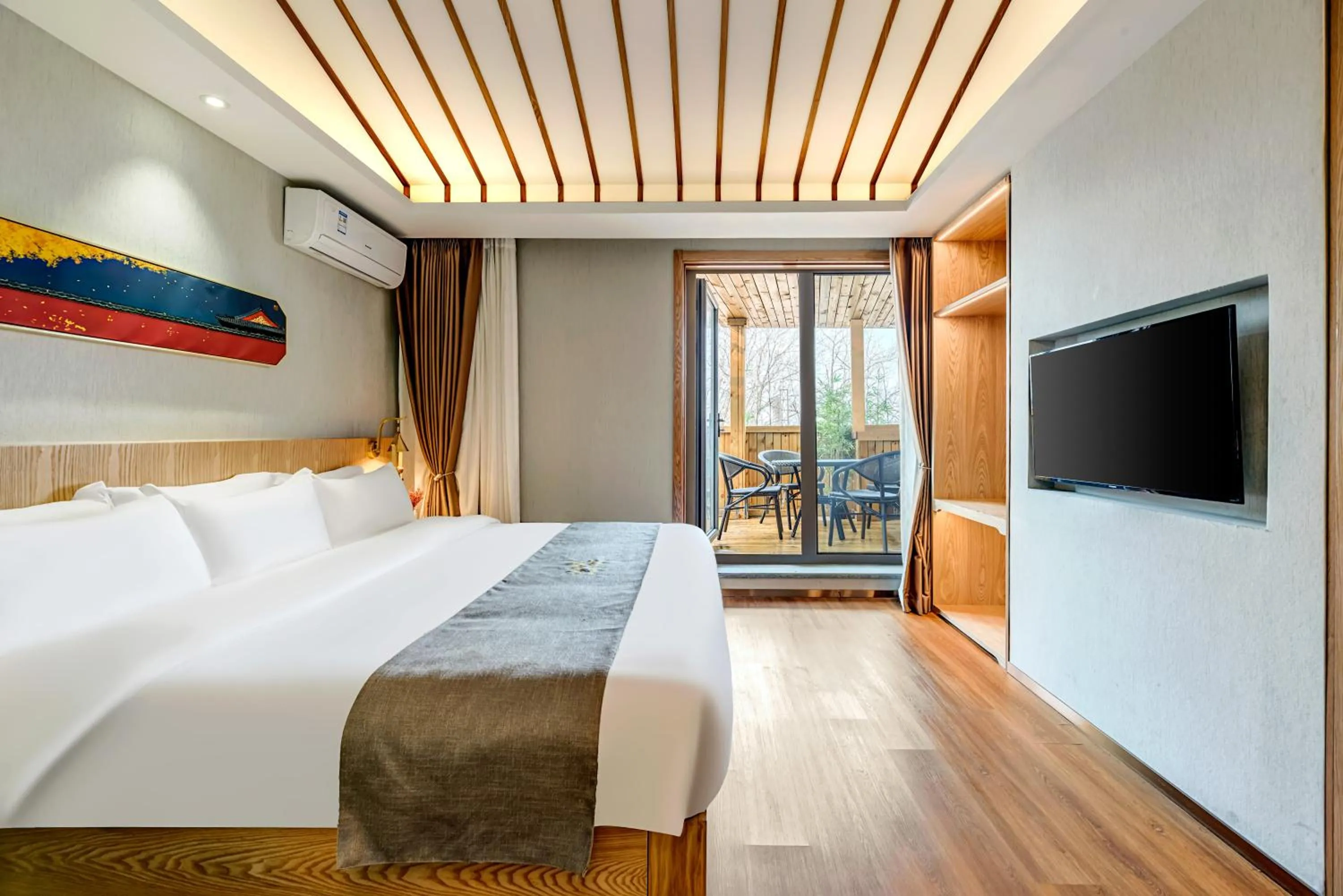 Bed in Happy Dragon City Culture Hotel -In the city center Close to Forbidden City&Wangfujing Street&Subway Nearby &free coffee & Free laundry&English speaking with tour services &Free WiFi unlimited for Western software
