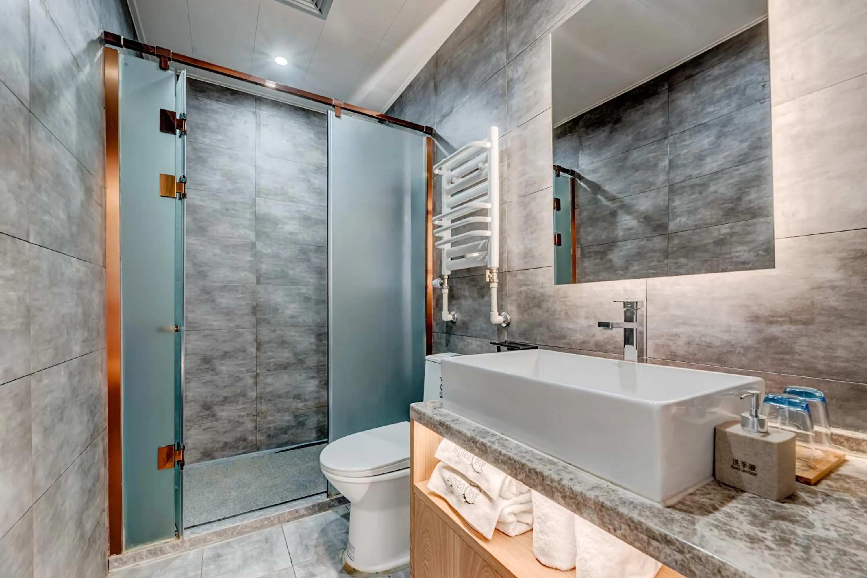 Happy Dragon City Culture Hotel -In the city center Close to Forbidden City&Wangfujing Street&Subway Nearby &free coffee & Free laundry&English speaking with tour services &Free WiFi unlimited for Western software