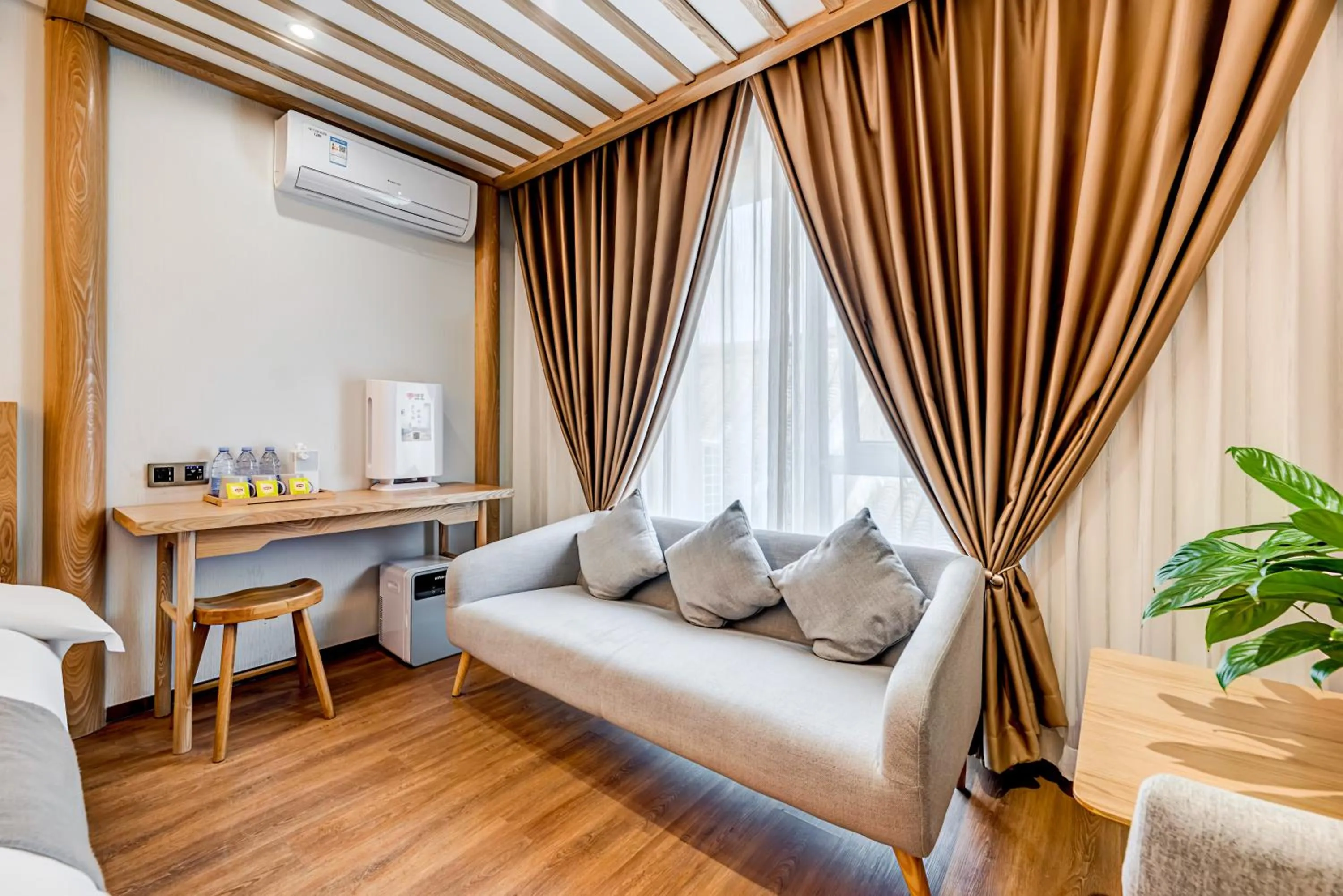 Happy Dragon City Culture Hotel -In the city center Close to Forbidden City&Wangfujing Street&Subway Nearby &free coffee & Free laundry&English speaking with tour services &Free WiFi unlimited for Western software