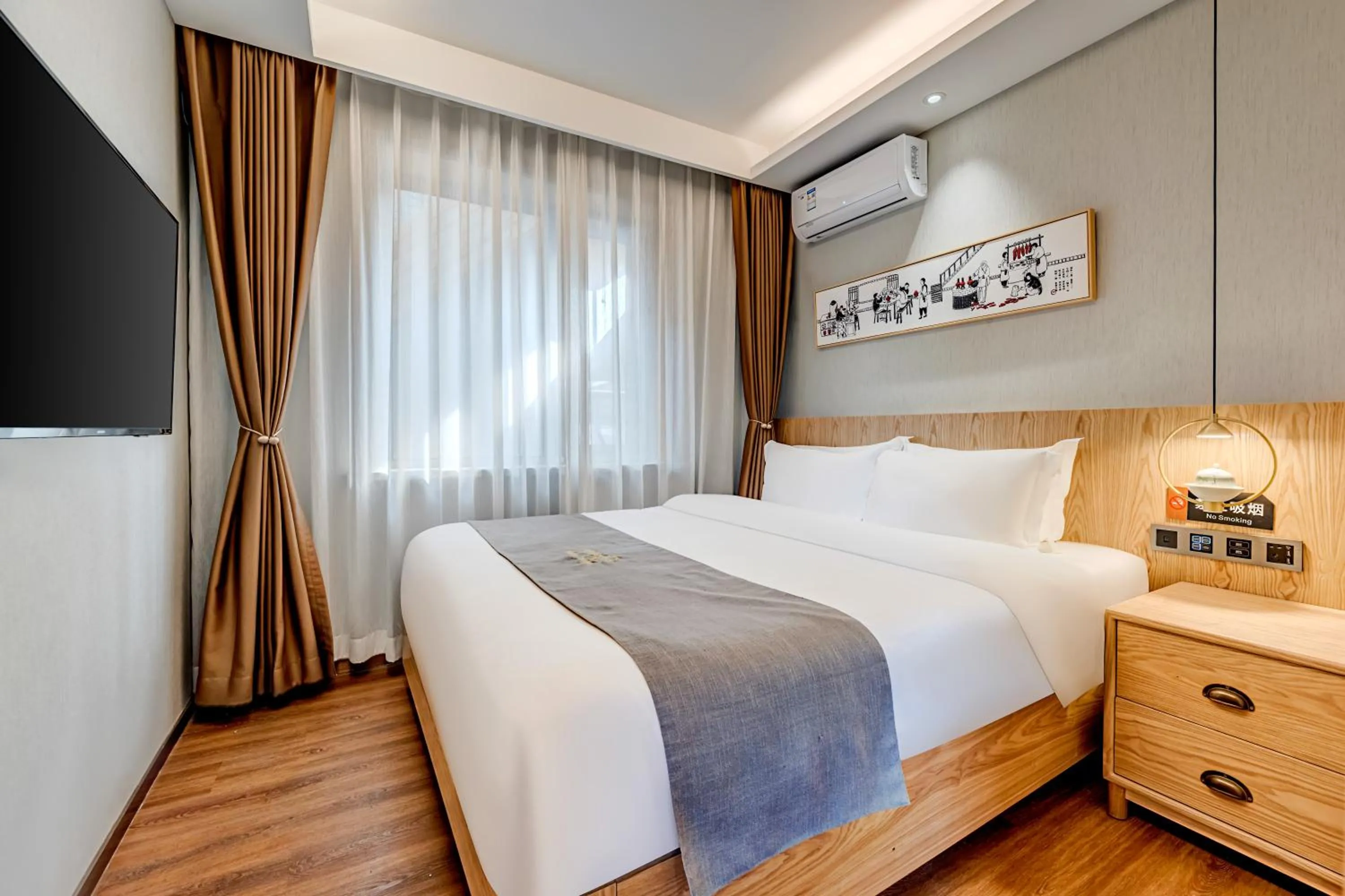 Bed in Happy Dragon City Culture Hotel -In the city center Close to Forbidden City&Wangfujing Street&Subway Nearby &free coffee & Free laundry&English speaking with tour services &Free WiFi unlimited for Western software