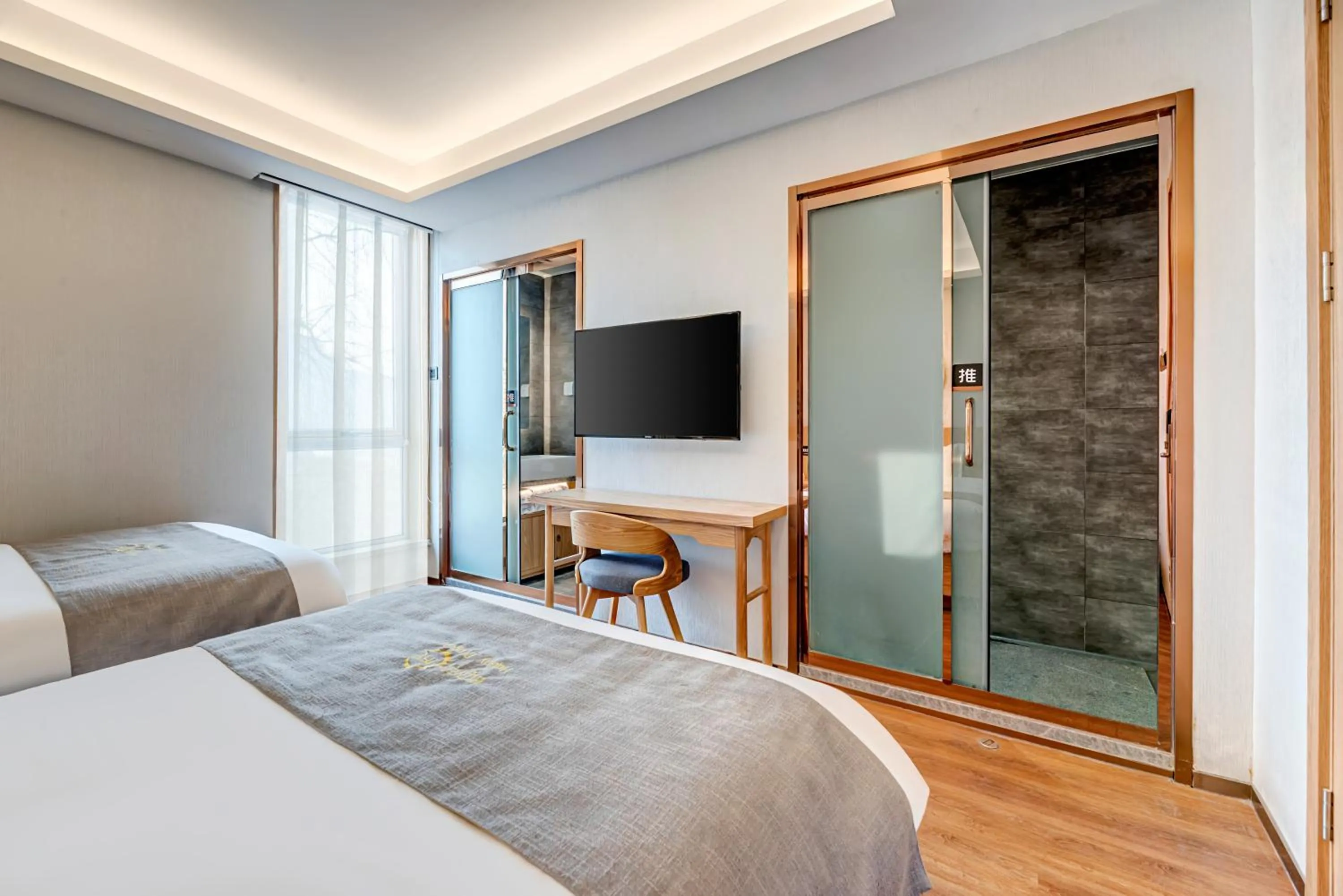 Bed in Happy Dragon City Culture Hotel -In the city center Close to Forbidden City&Wangfujing Street&Subway Nearby &free coffee & Free laundry&English speaking with tour services &Free WiFi unlimited for Western software