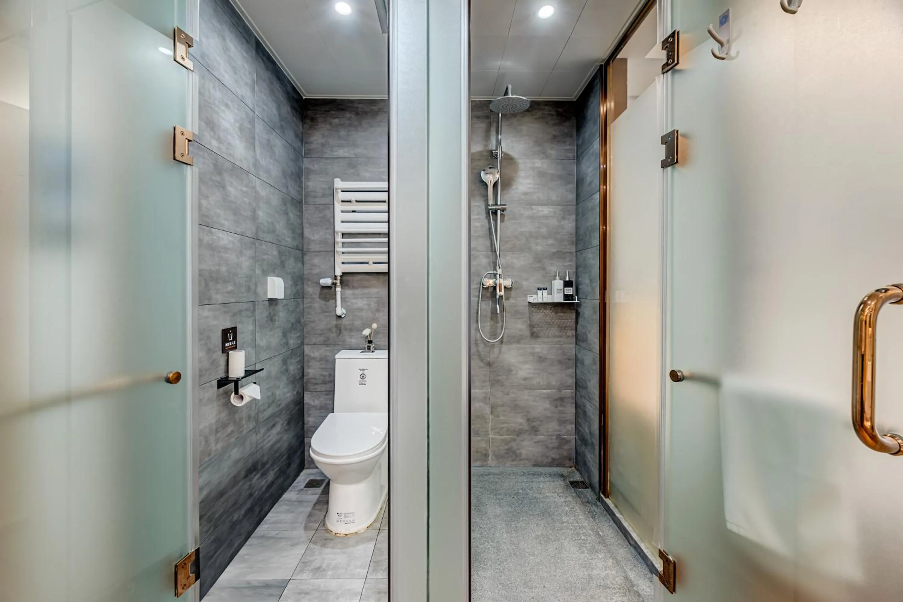 Happy Dragon City Culture Hotel -In the city center Close to Forbidden City&Wangfujing Street&Subway Nearby &free coffee & Free laundry&English speaking with tour services &Free WiFi unlimited for Western software