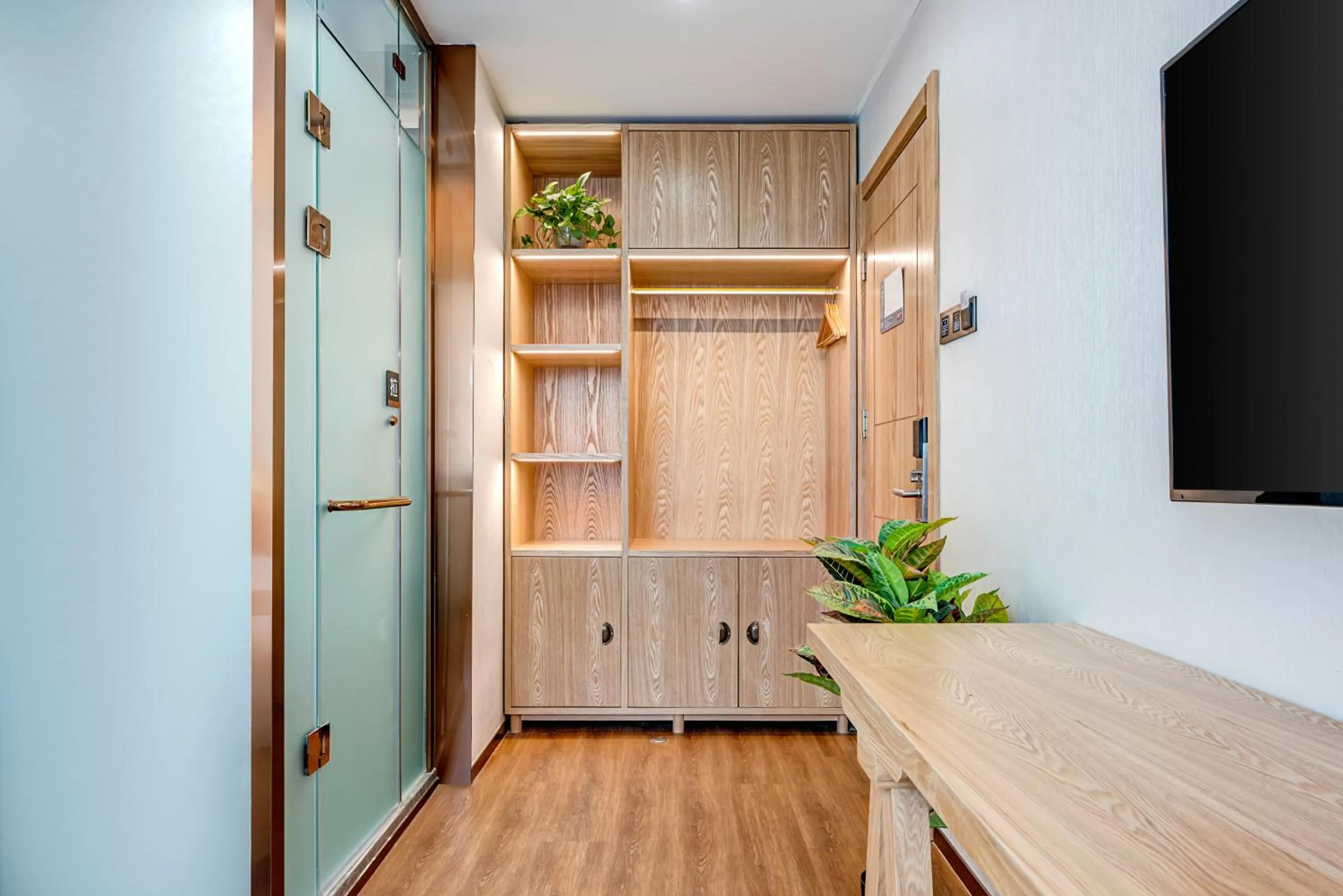 Happy Dragon City Culture Hotel -In the city center Close to Forbidden City&Wangfujing Street&Subway Nearby &free coffee & Free laundry&English speaking with tour services &Free WiFi unlimited for Western software