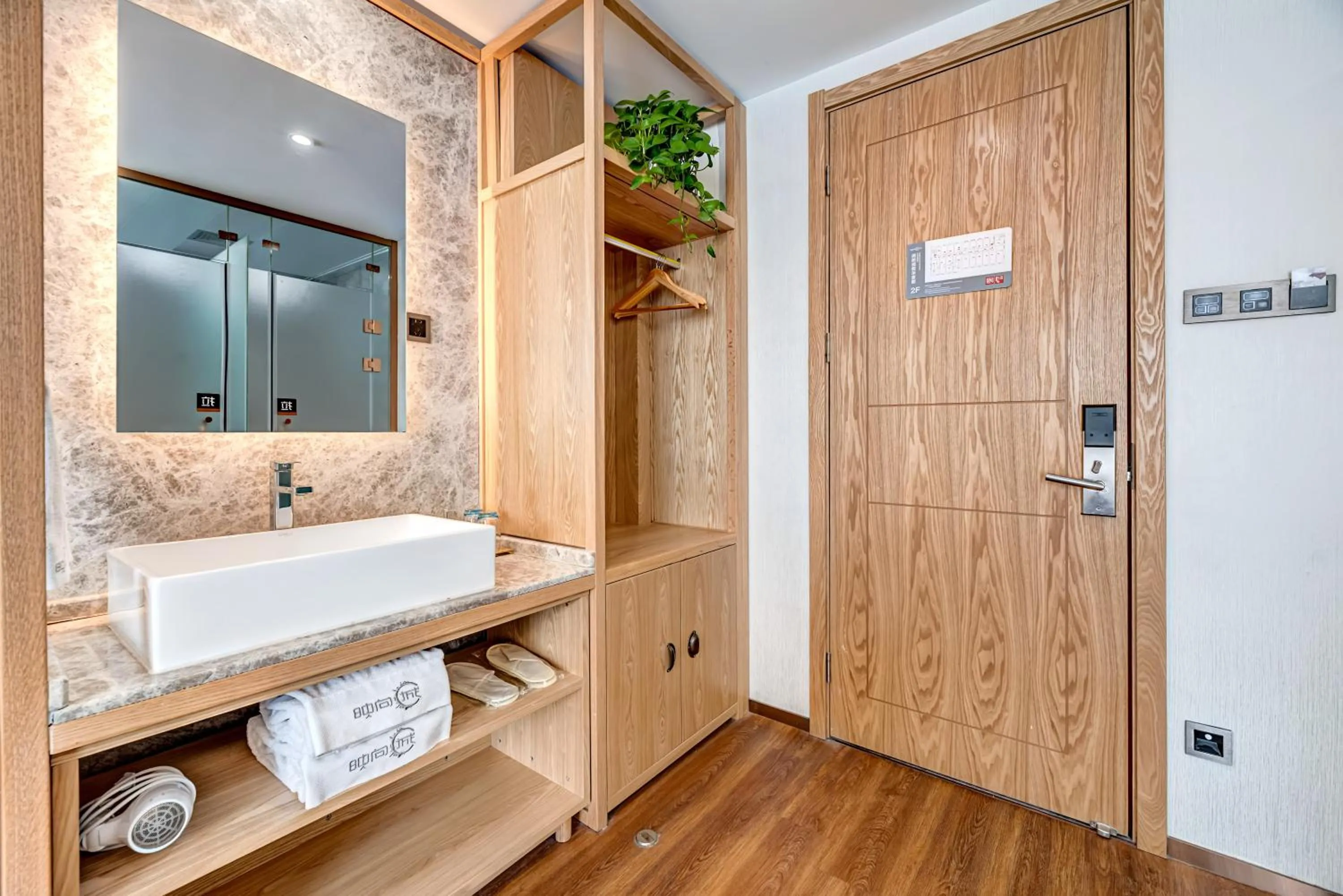 Happy Dragon City Culture Hotel -In the city center Close to Forbidden City&Wangfujing Street&Subway Nearby &free coffee & Free laundry&English speaking with tour services &Free WiFi unlimited for Western software