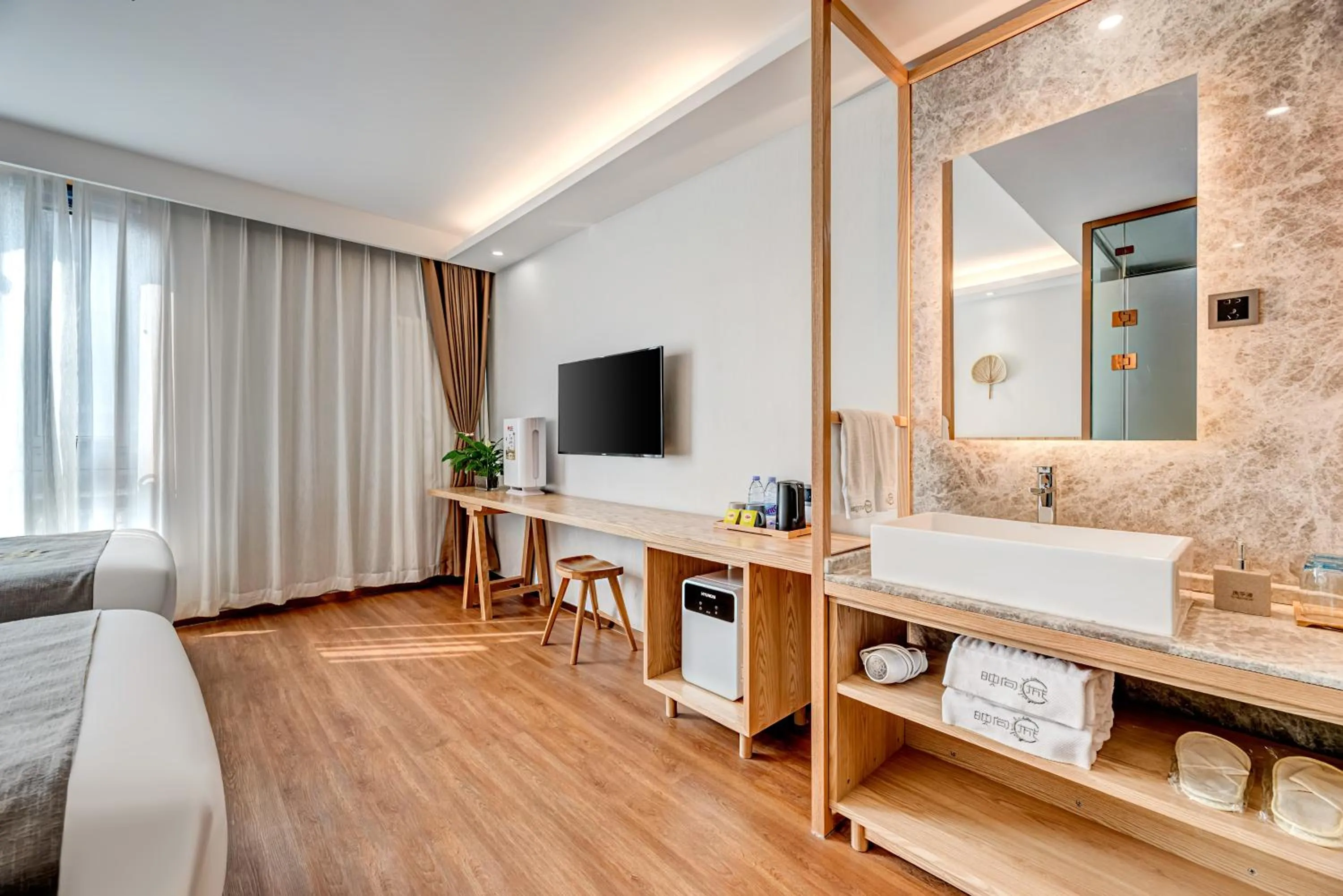 Happy Dragon City Culture Hotel -In the city center Close to Forbidden City&Wangfujing Street&Subway Nearby &free coffee & Free laundry&English speaking with tour services &Free WiFi unlimited for Western software