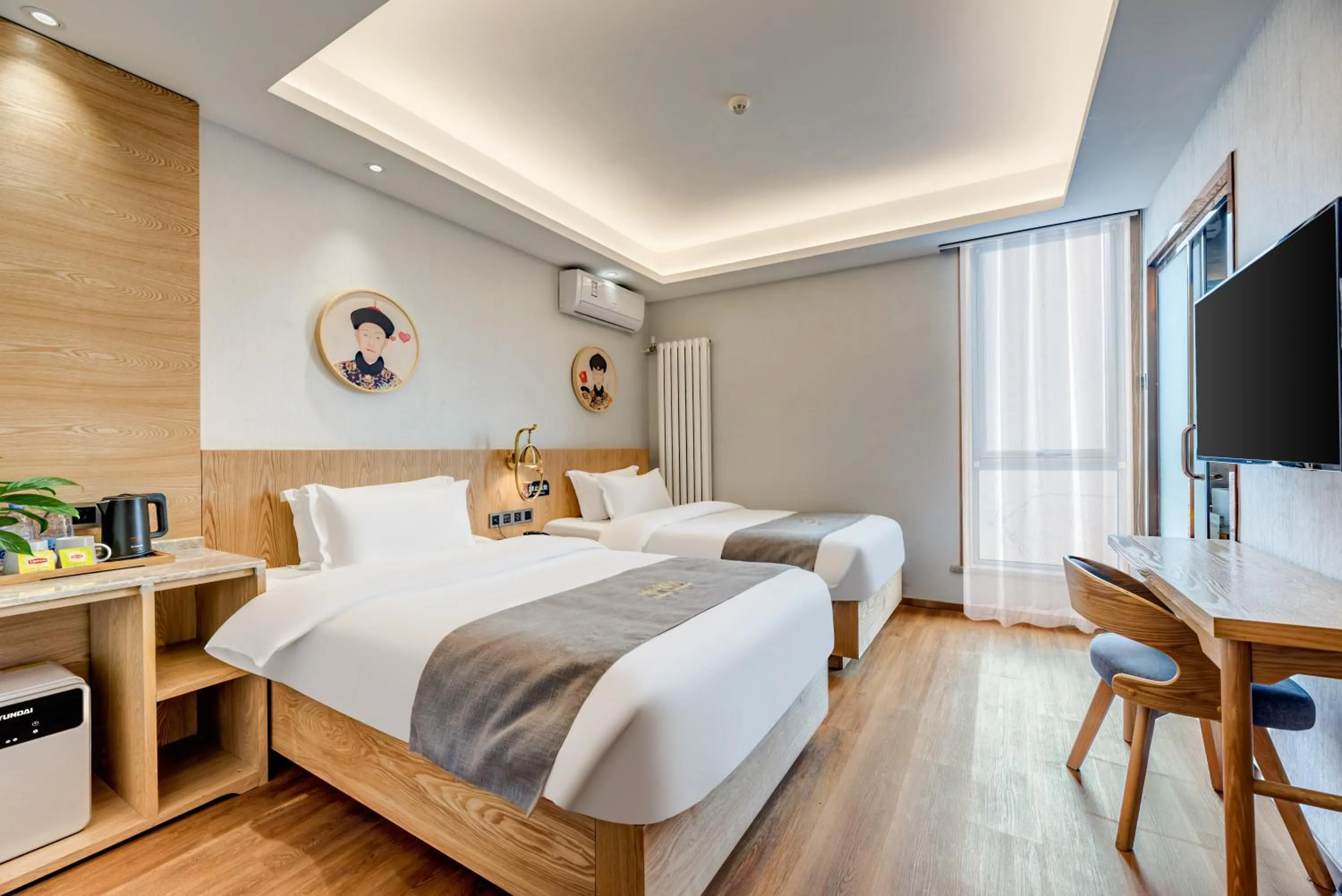 Bed in Happy Dragon City Culture Hotel -In the city center Close to Forbidden City&Wangfujing Street&Subway Nearby &free coffee & Free laundry&English speaking with tour services &Free WiFi unlimited for Western software