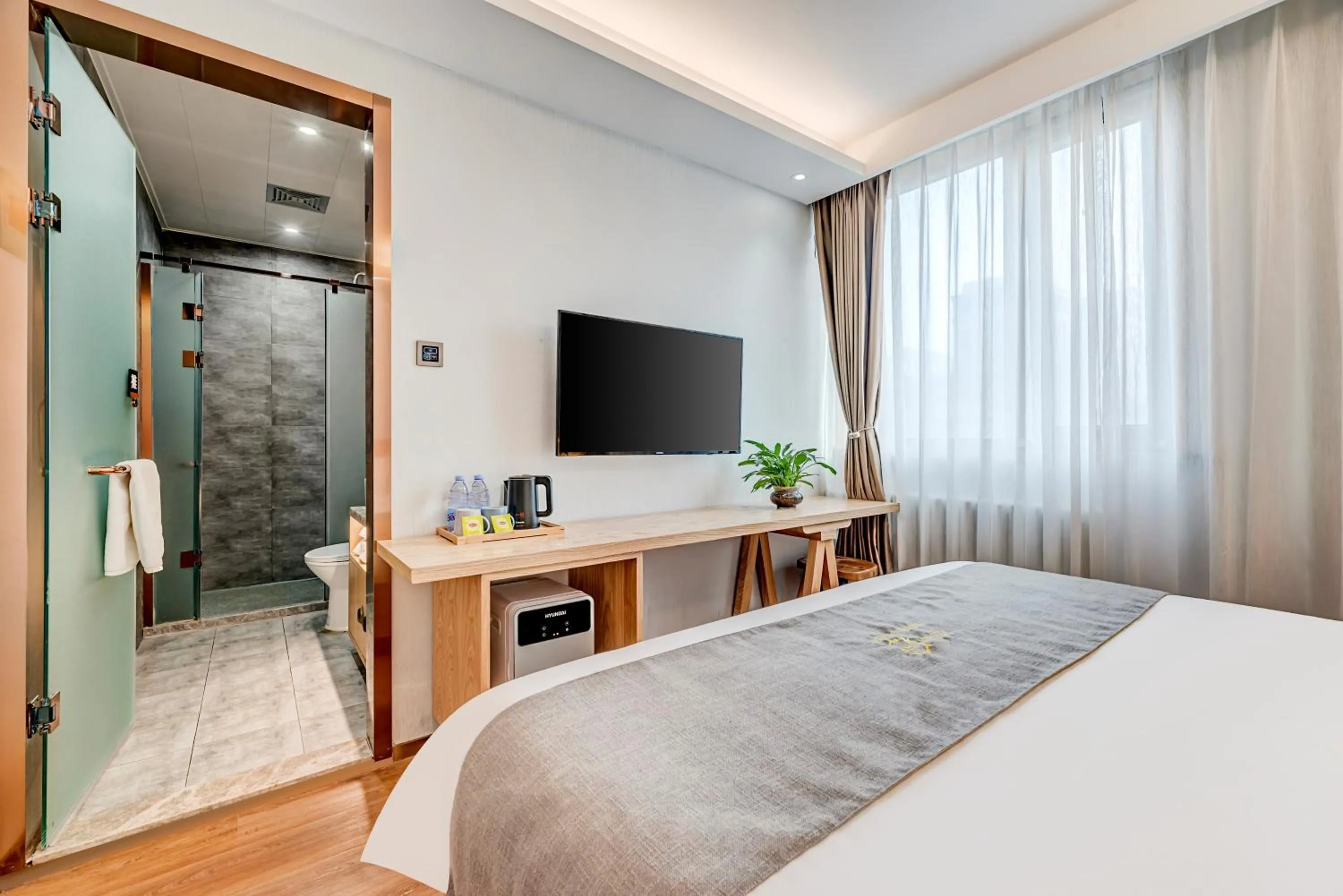 Bed in Happy Dragon City Culture Hotel -In the city center Close to Forbidden City&Wangfujing Street&Subway Nearby &free coffee & Free laundry&English speaking with tour services &Free WiFi unlimited for Western software