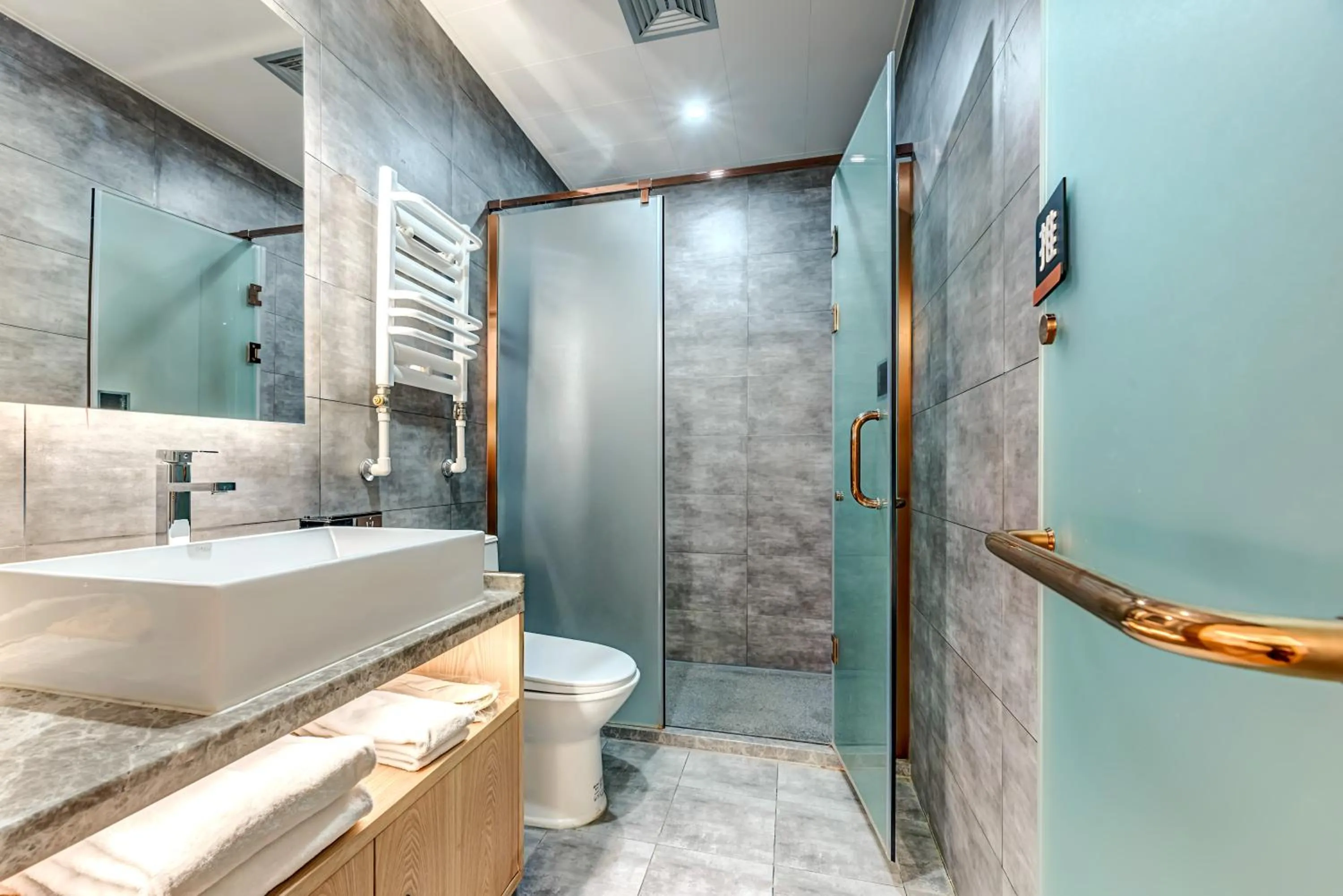 Happy Dragon City Culture Hotel -In the city center Close to Forbidden City&Wangfujing Street&Subway Nearby &free coffee & Free laundry&English speaking with tour services &Free WiFi unlimited for Western software