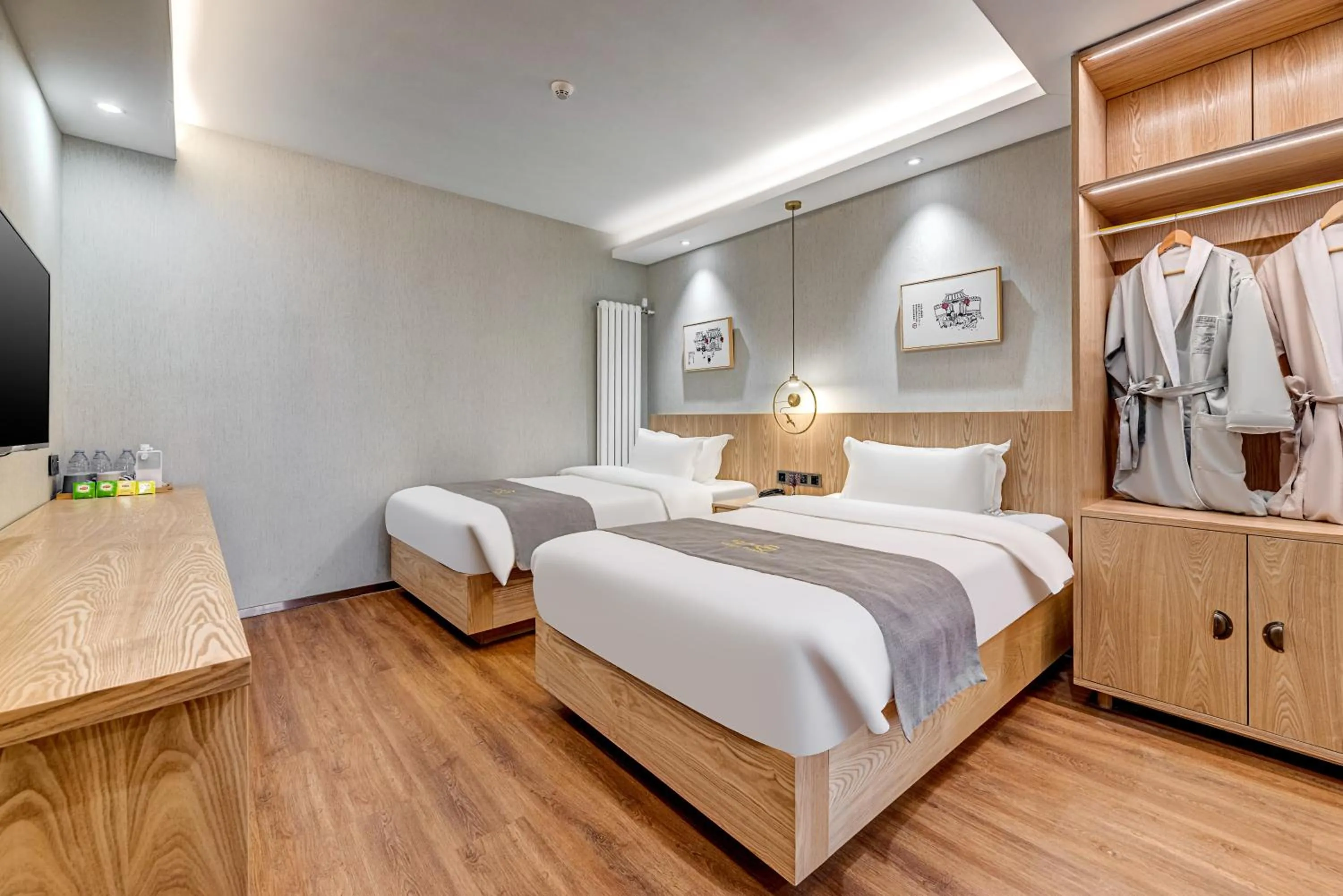 Bed in Happy Dragon City Culture Hotel -In the city center Close to Forbidden City&Wangfujing Street&Subway Nearby &free coffee & Free laundry&English speaking with tour services &Free WiFi unlimited for Western software