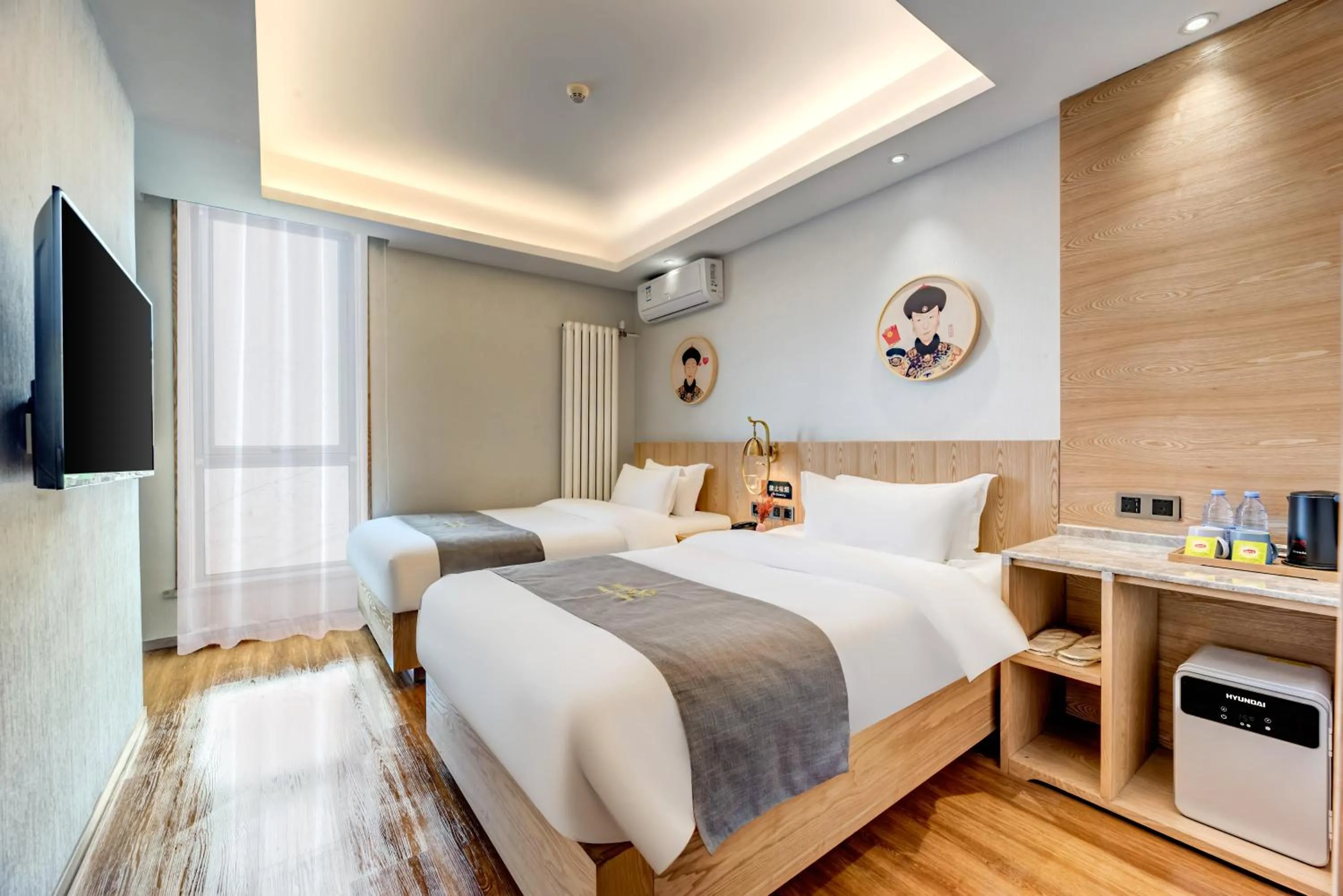 Bed in Happy Dragon City Culture Hotel -In the city center Close to Forbidden City&Wangfujing Street&Subway Nearby &free coffee & Free laundry&English speaking with tour services &Free WiFi unlimited for Western software