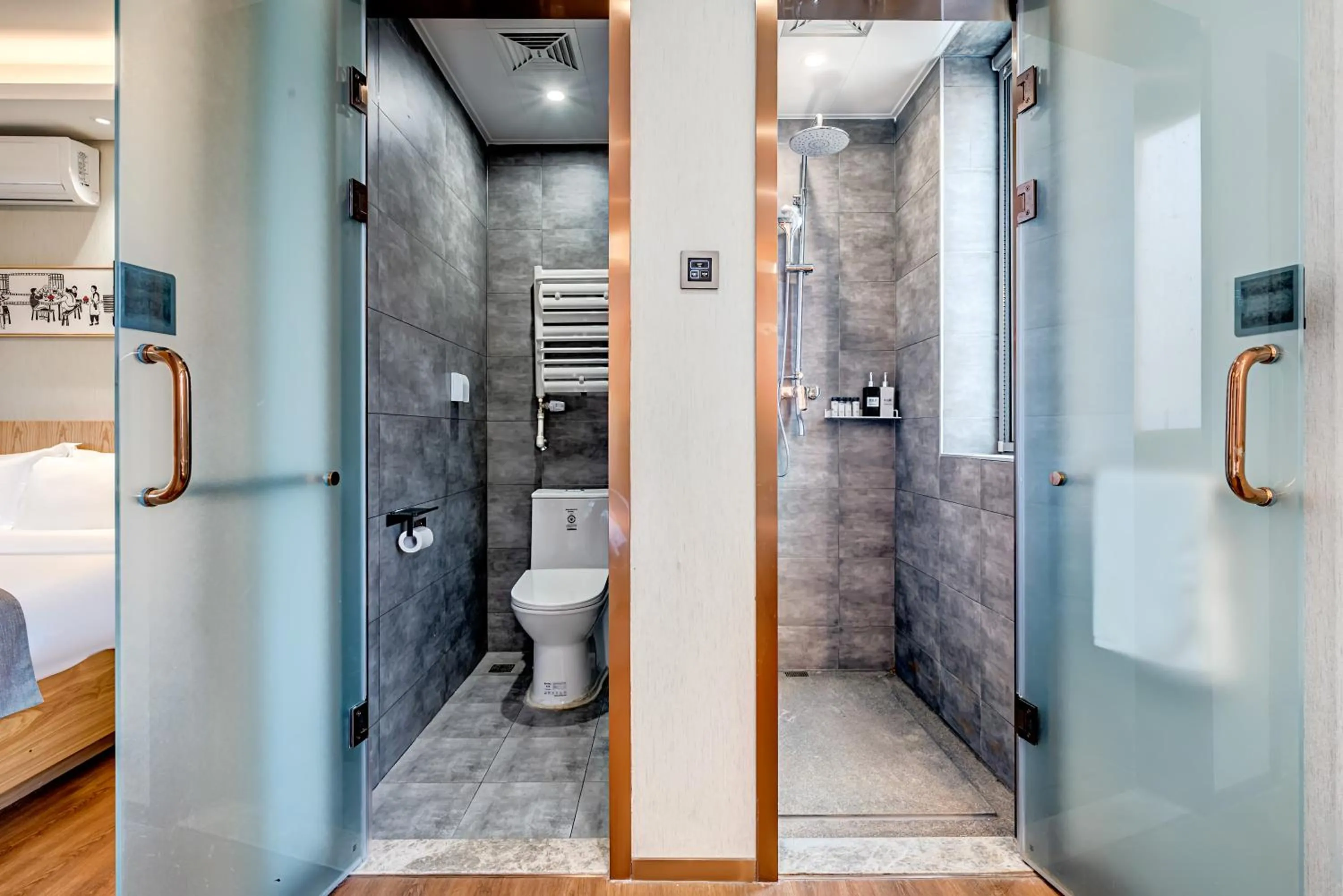Happy Dragon City Culture Hotel -In the city center Close to Forbidden City&Wangfujing Street&Subway Nearby &free coffee & Free laundry&English speaking with tour services &Free WiFi unlimited for Western software