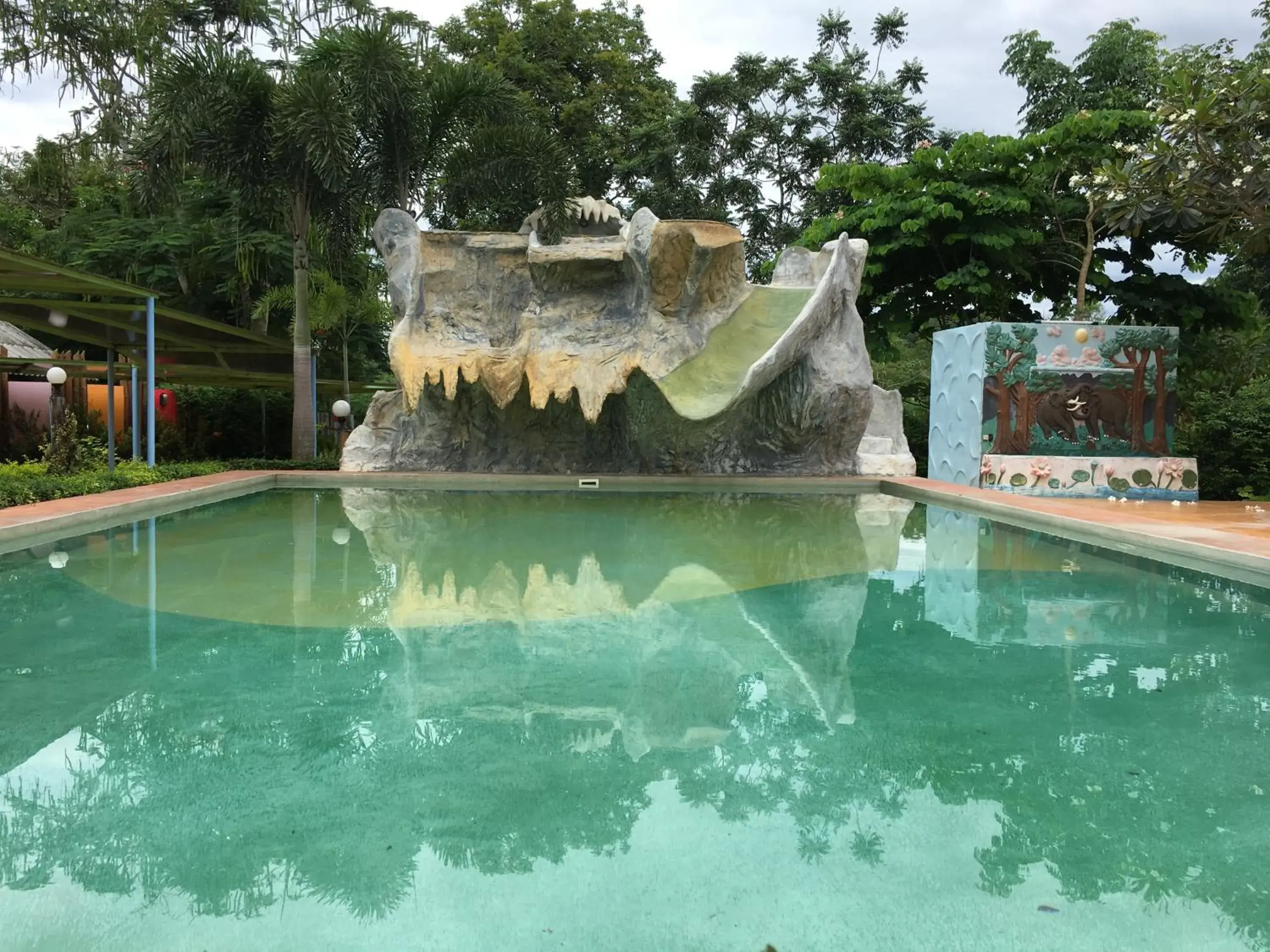 Swimming Pool in Baanraisooksangchan