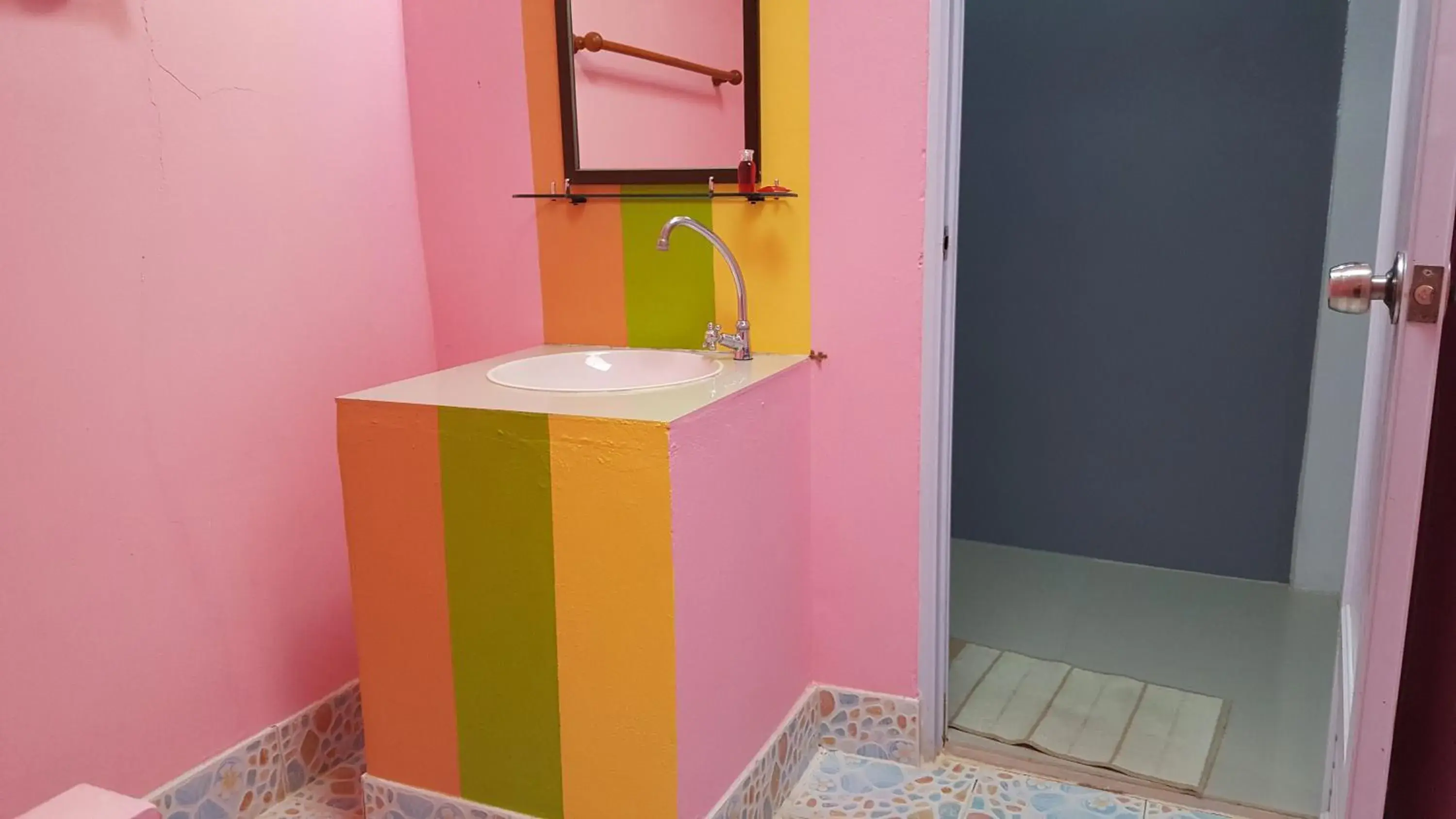 Bathroom in Baanraisooksangchan