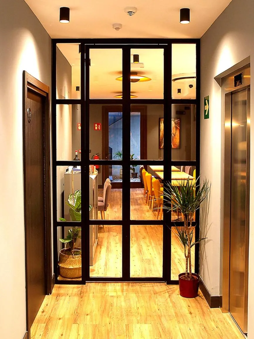 Dining area in M&UGA Hotela