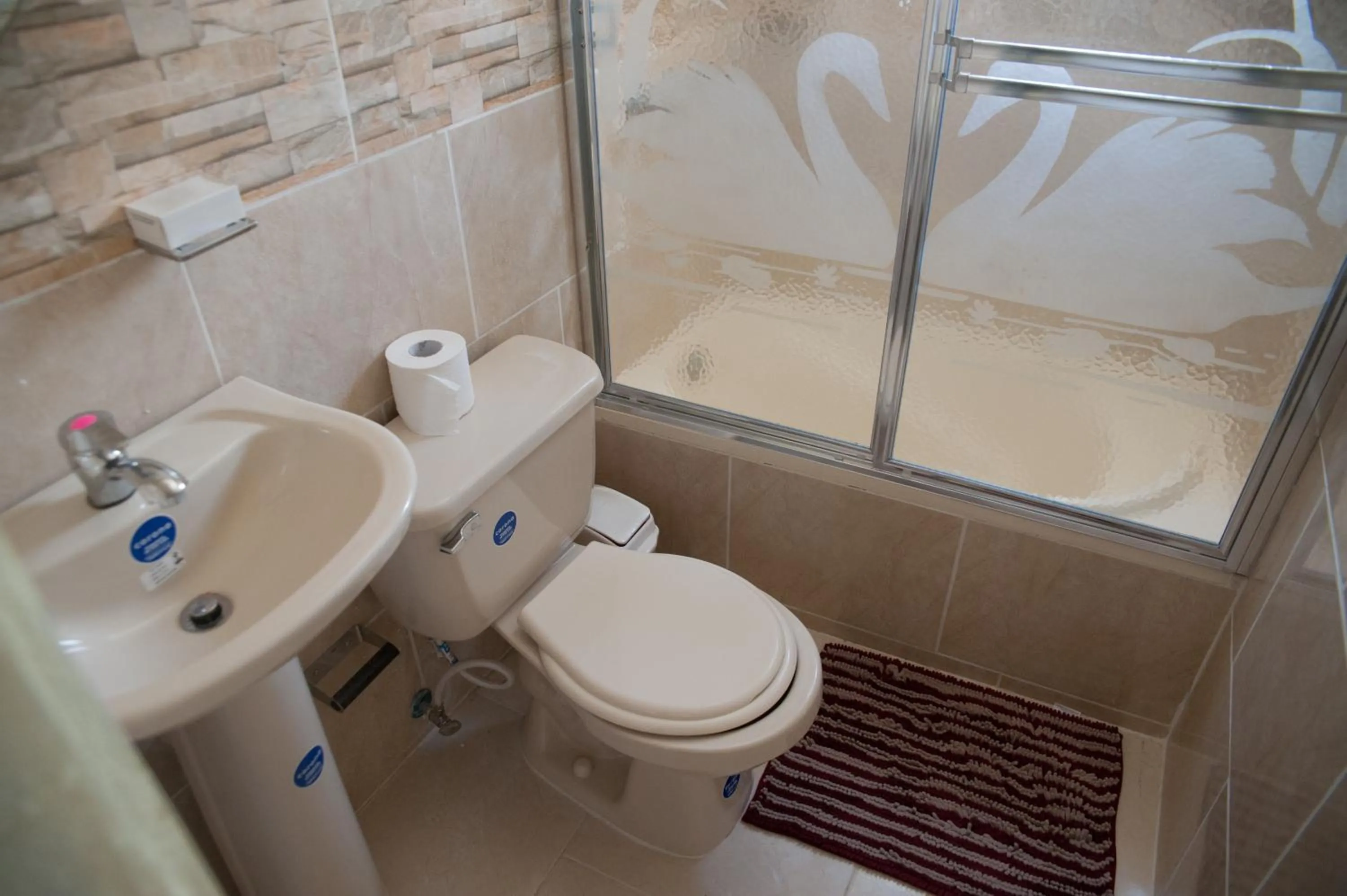 Shower in Tropical Island Aparthotel Aeropuerto Santo Domingo