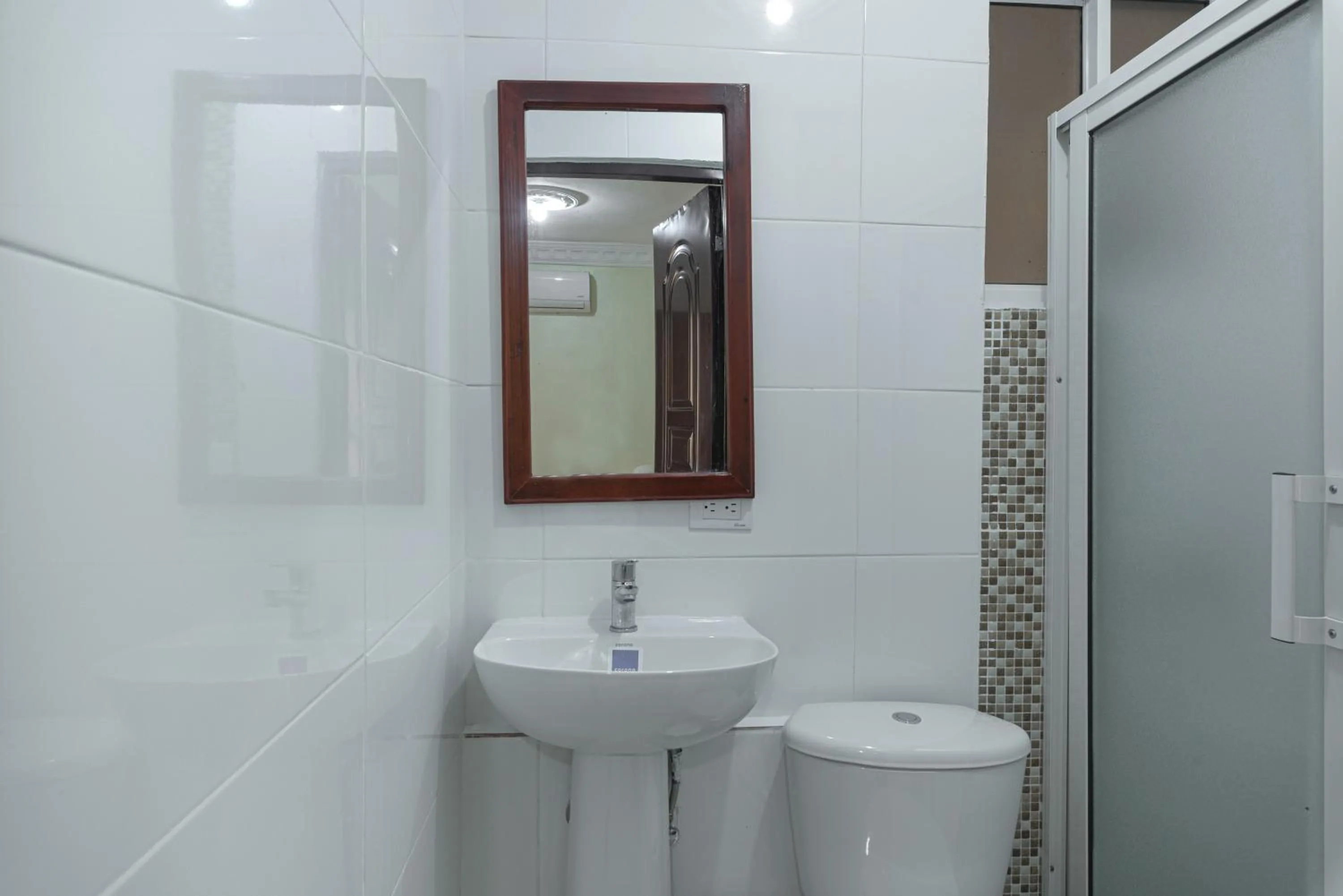 Shower in Tropical Island Aparthotel Aeropuerto Santo Domingo