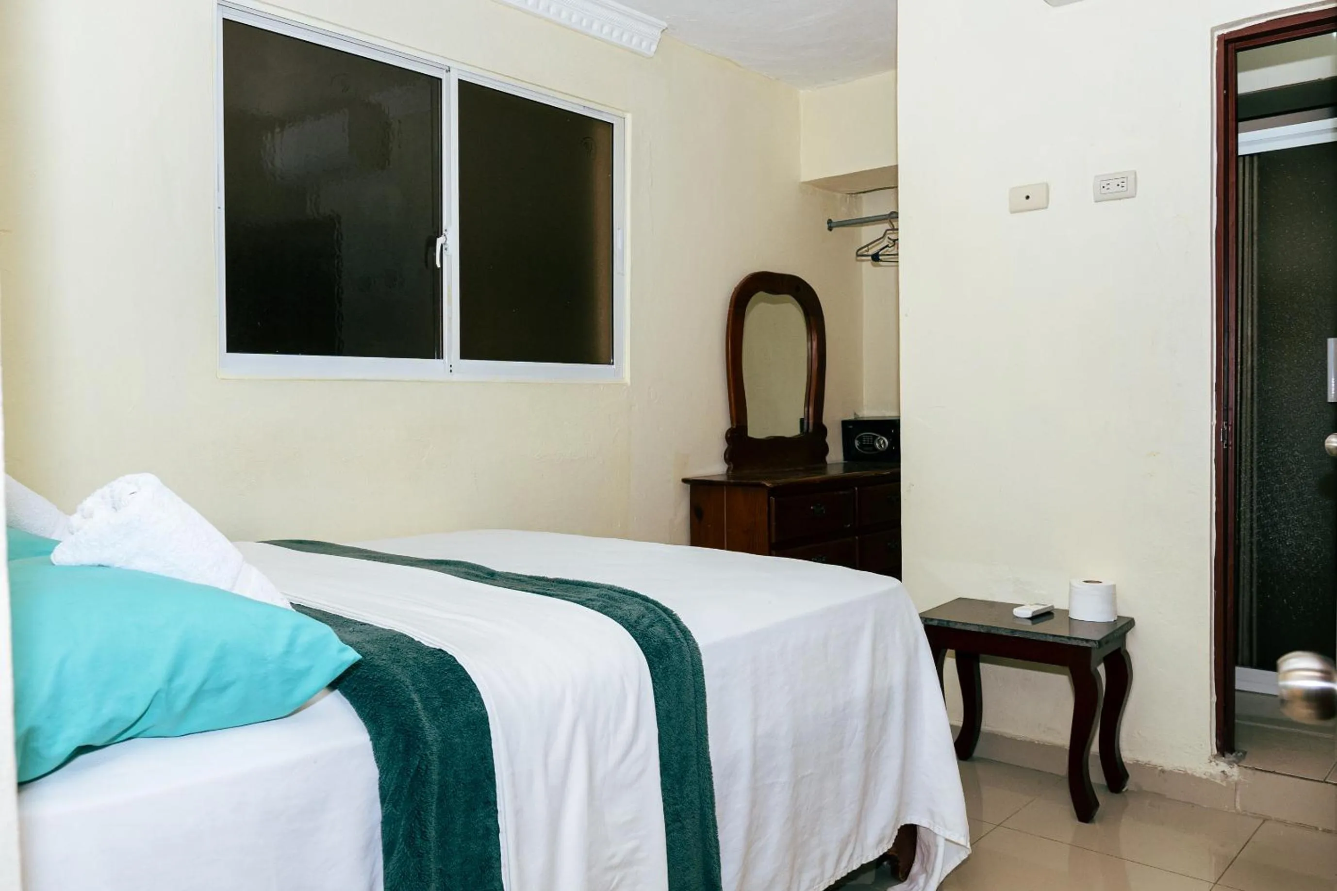 Bed in Tropical Island Aparthotel Aeropuerto Santo Domingo