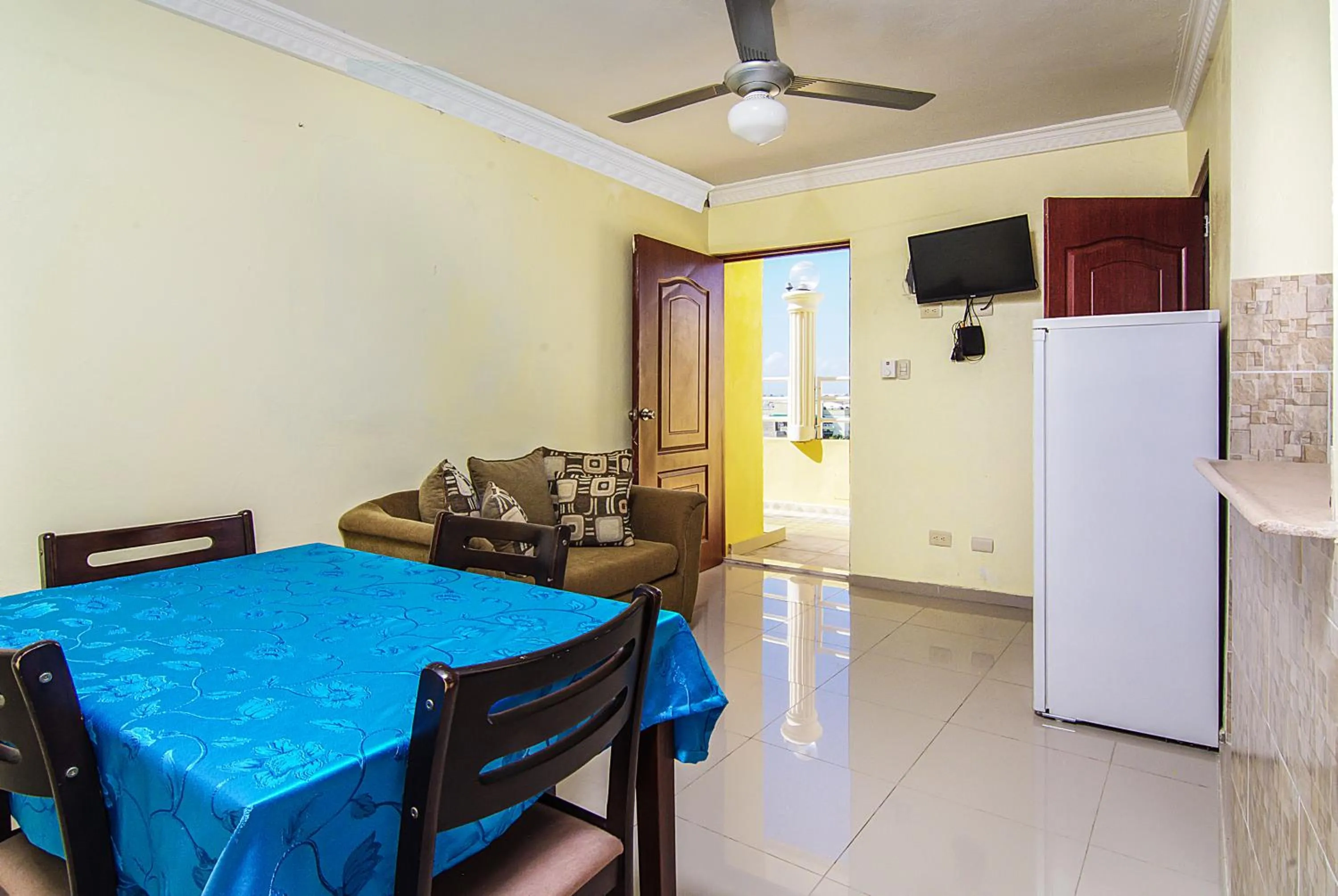 Kitchen or kitchenette in Tropical Island Aparthotel Aeropuerto Santo Domingo