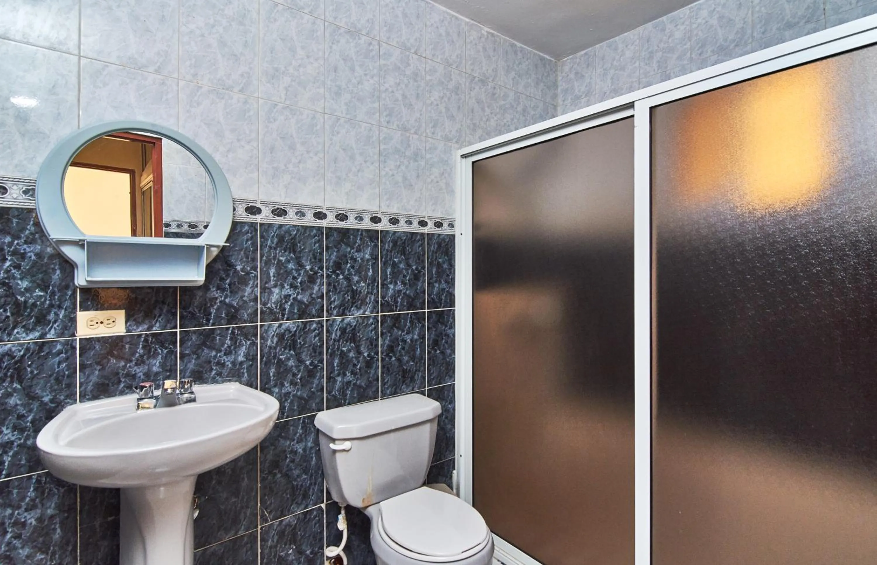 Toilet in Tropical Island Aparthotel Aeropuerto Santo Domingo