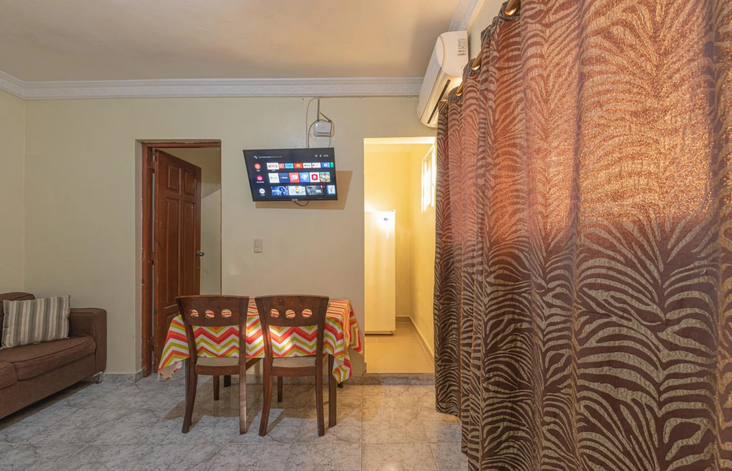 Guests in Tropical Island Aparthotel Aeropuerto Santo Domingo
