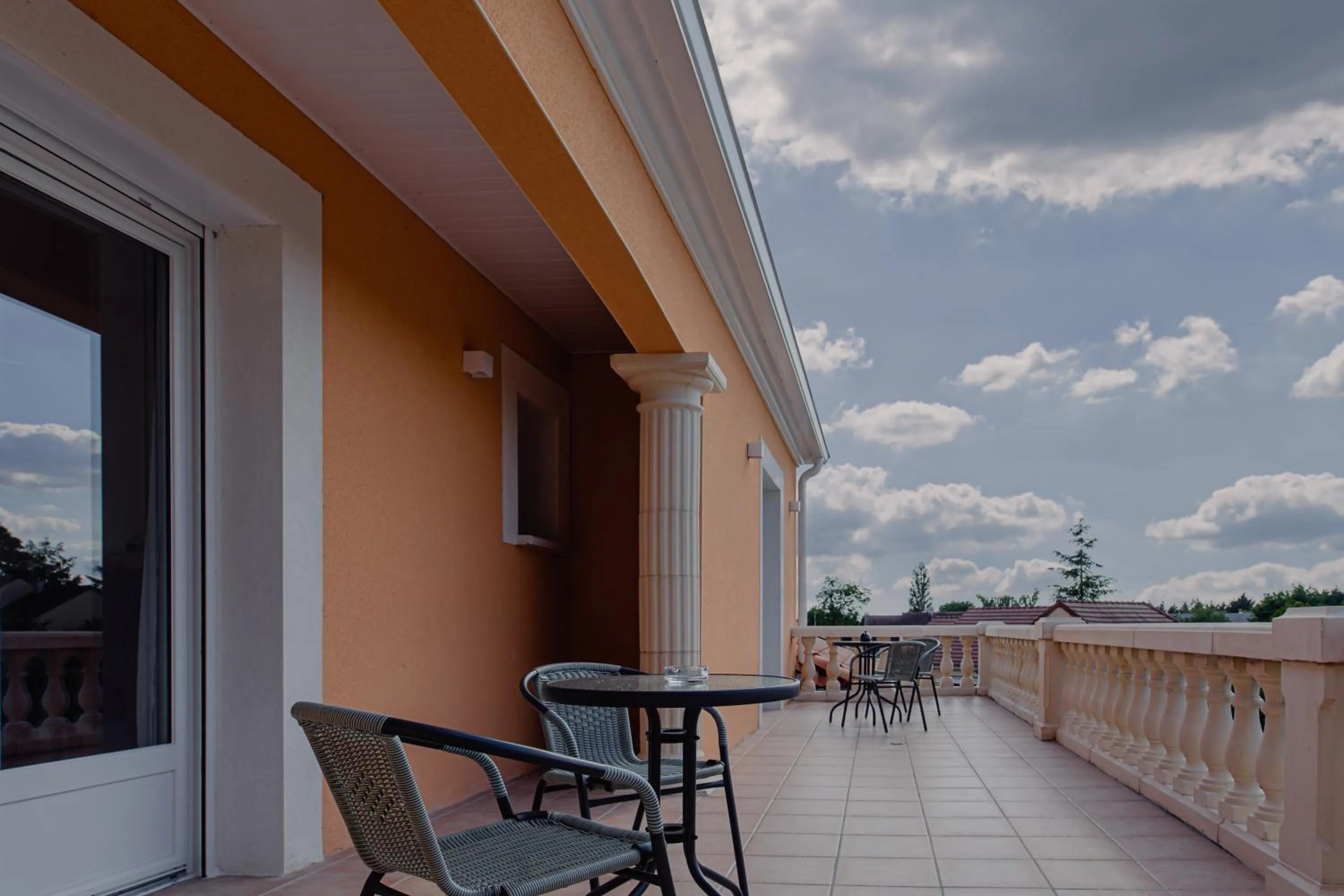 VILLA DES CHENES-Adult only