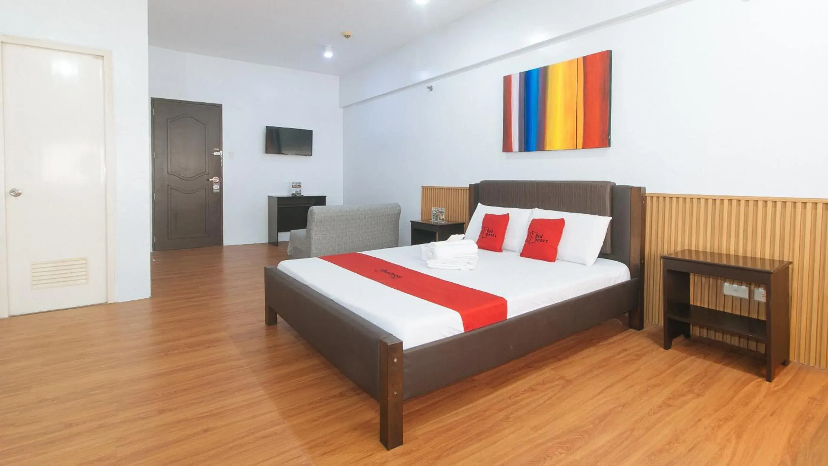 Bed in RedDoorz at BP International Powerhouse Inc near SM Manila Bed in RedDoorz at BP International Powerhouse Inc near SM Manila