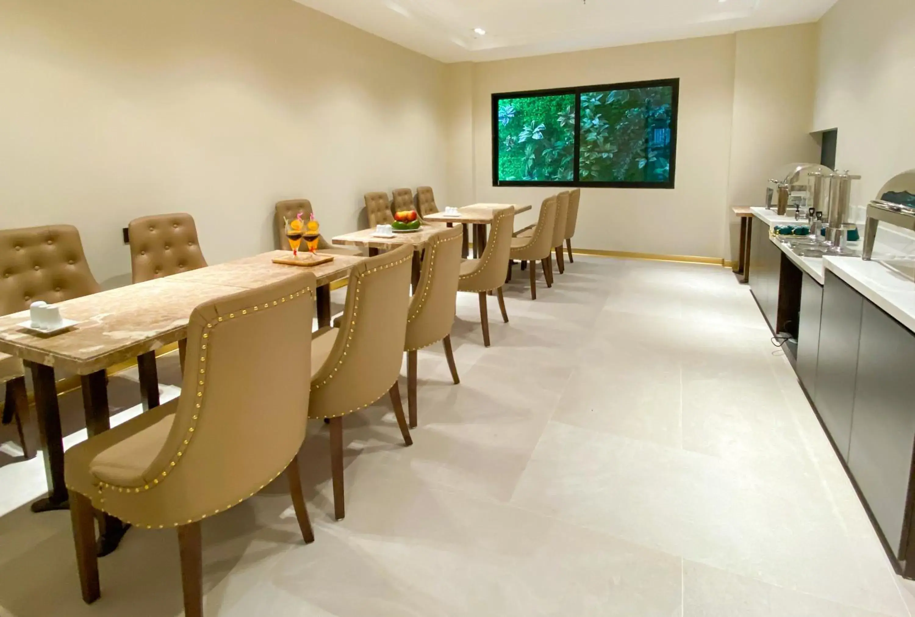 Restaurant/places to eat in Ping Diamond Hotel Hanoi Restaurant/places to eat in Ping Diamond Hotel Hanoi