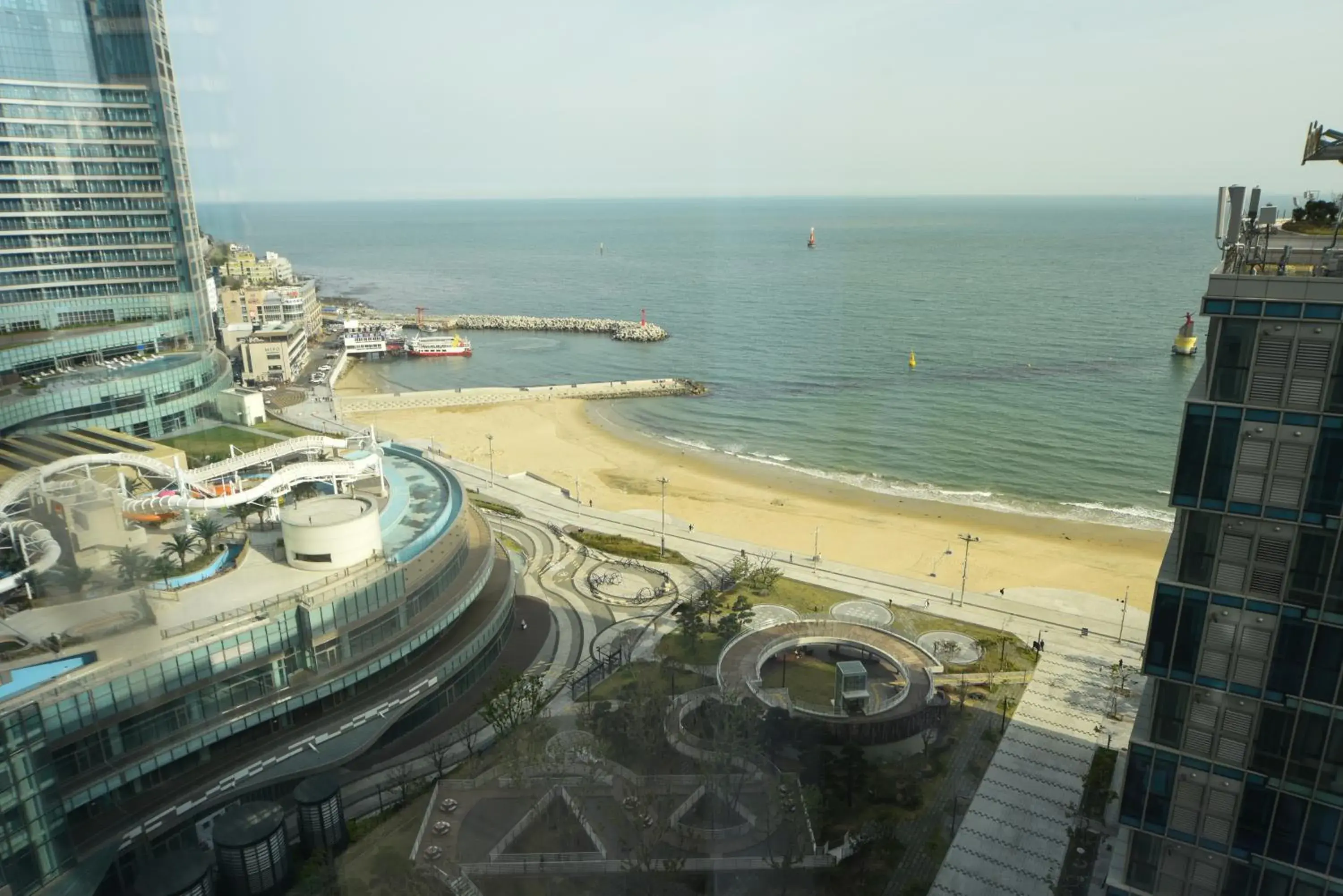 Property building in Haeundae Central Hotel Property building in Haeundae Central Hotel