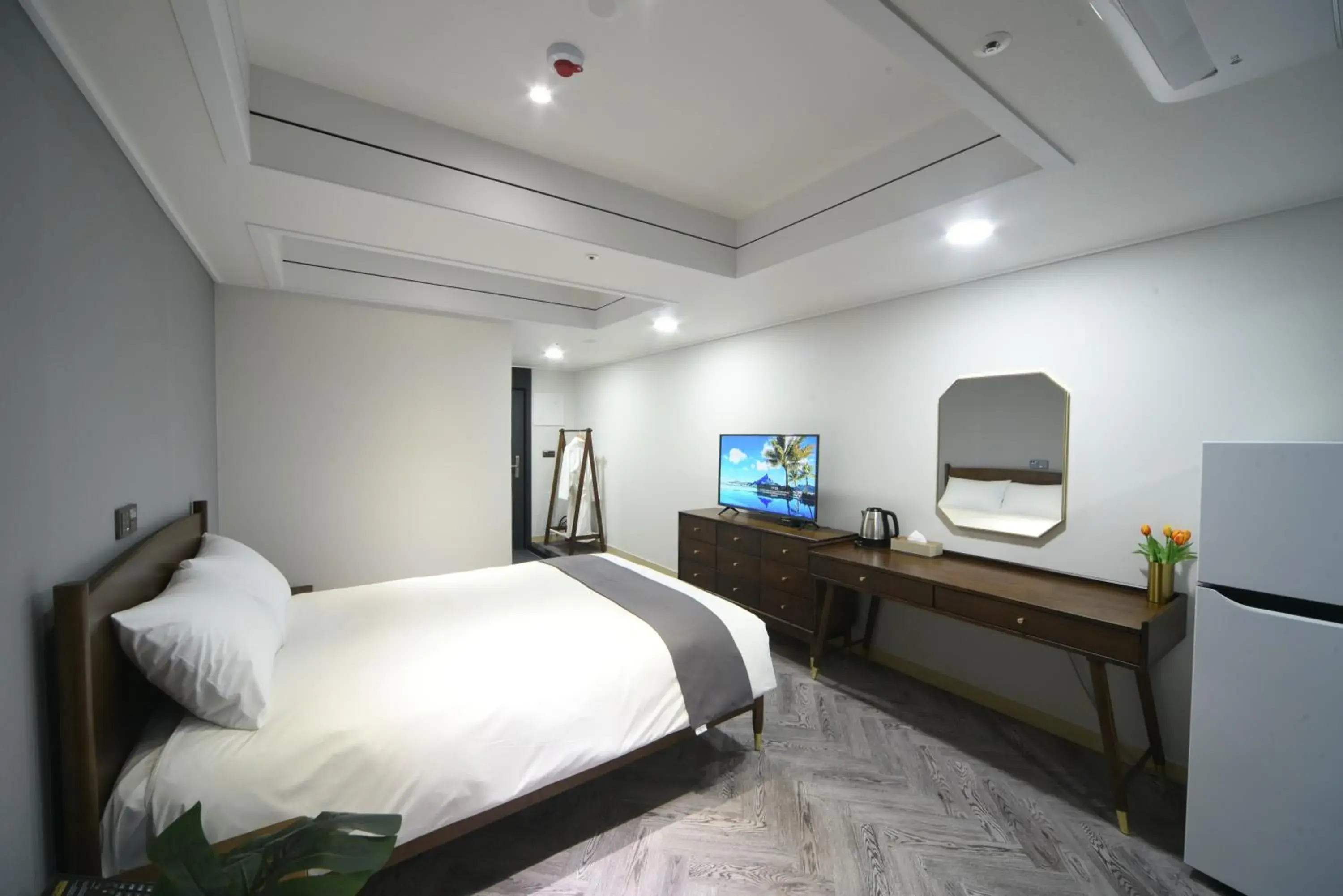 Superior Double Room Half Ocean View with Rooftop Swimming Pool Access For 2 in Haeundae Central Hotel Superior Double Room Half Ocean View with Rooftop Swimming Pool Access For 2 in Haeundae Central Hotel