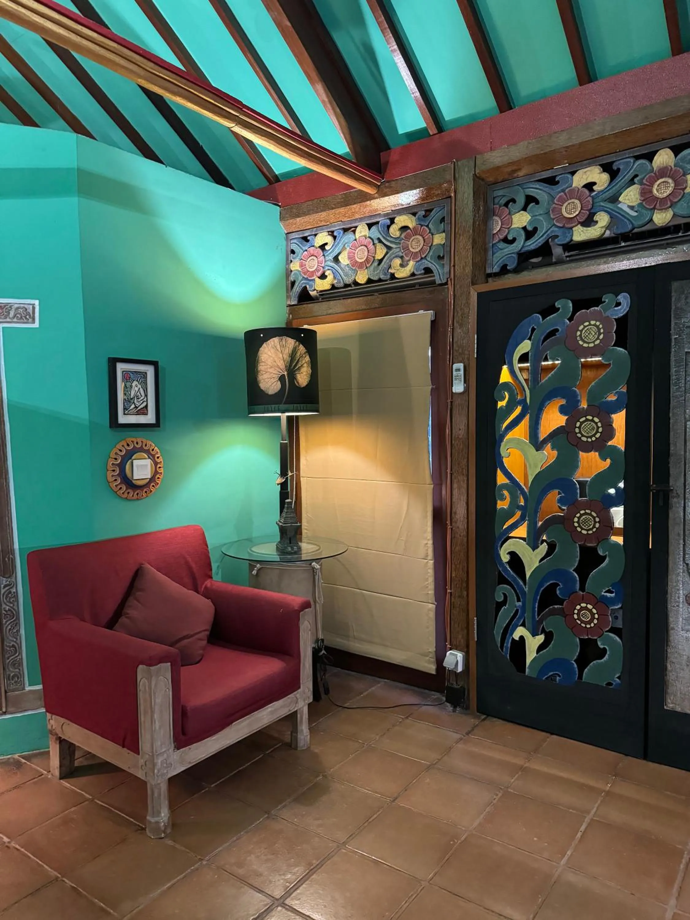 Communal lounge/ TV room in Bebek Cottages Sanur