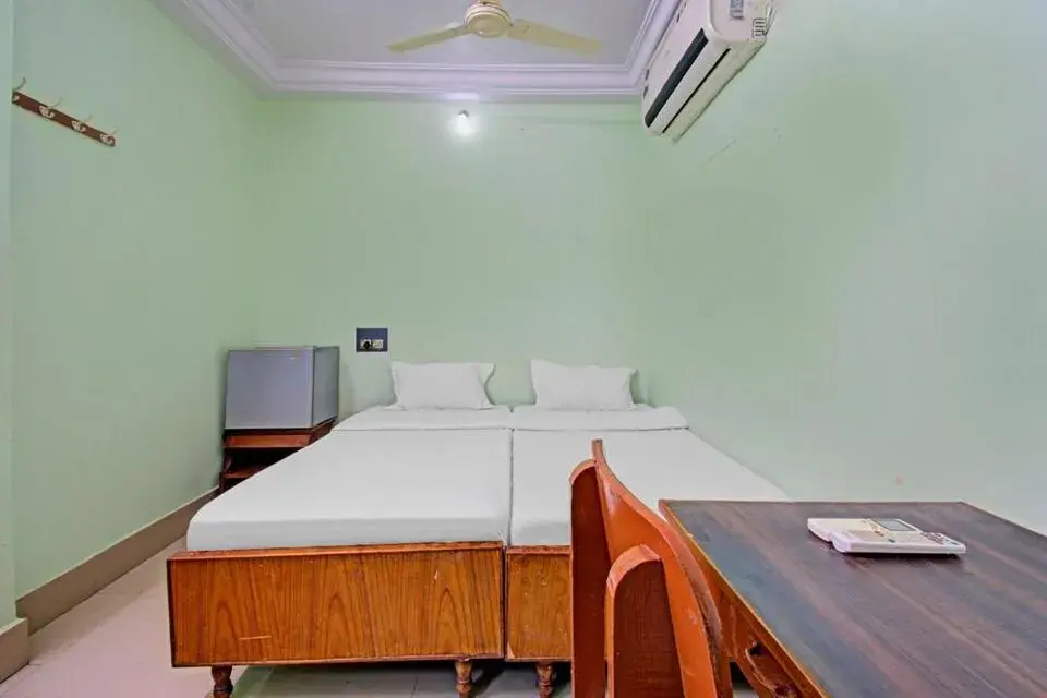 Deluxe Double Room (2 Adults + 1 Child) in Decent residency Deluxe Double Room (2 Adults + 1 Child) in Decent residency