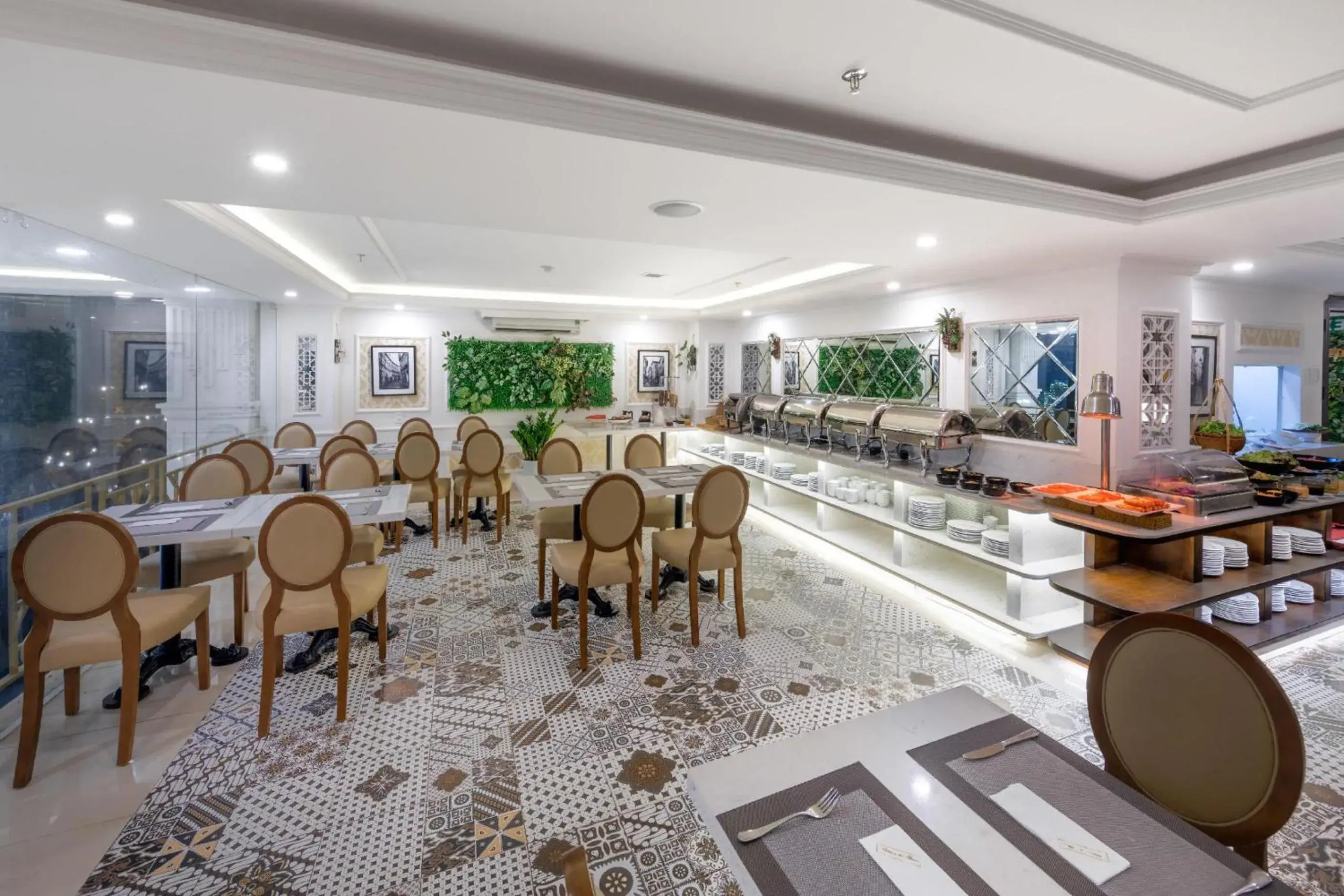 Restaurant/places to eat in Bella Merry Hotel and Apartment - 100M To The My Khe Beach Restaurant/places to eat in Bella Merry Hotel and Apartment - 100M To The My Khe Beach