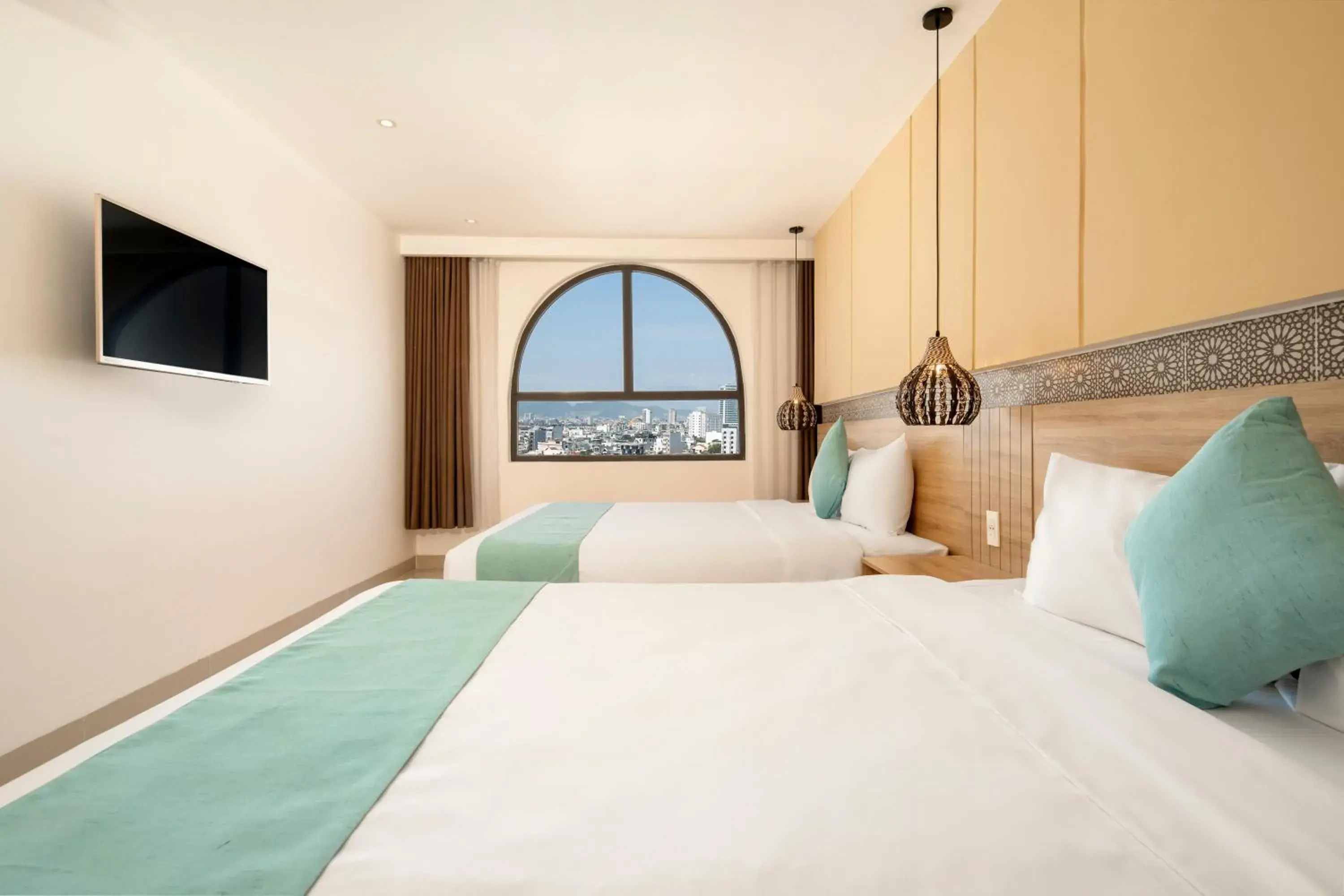 TV and multimedia, Bed in Bella Merry Hotel and Apartment - 100M To The My Khe Beach TV and multimedia, Bed in Bella Merry Hotel and Apartment - 100M To The My Khe Beach