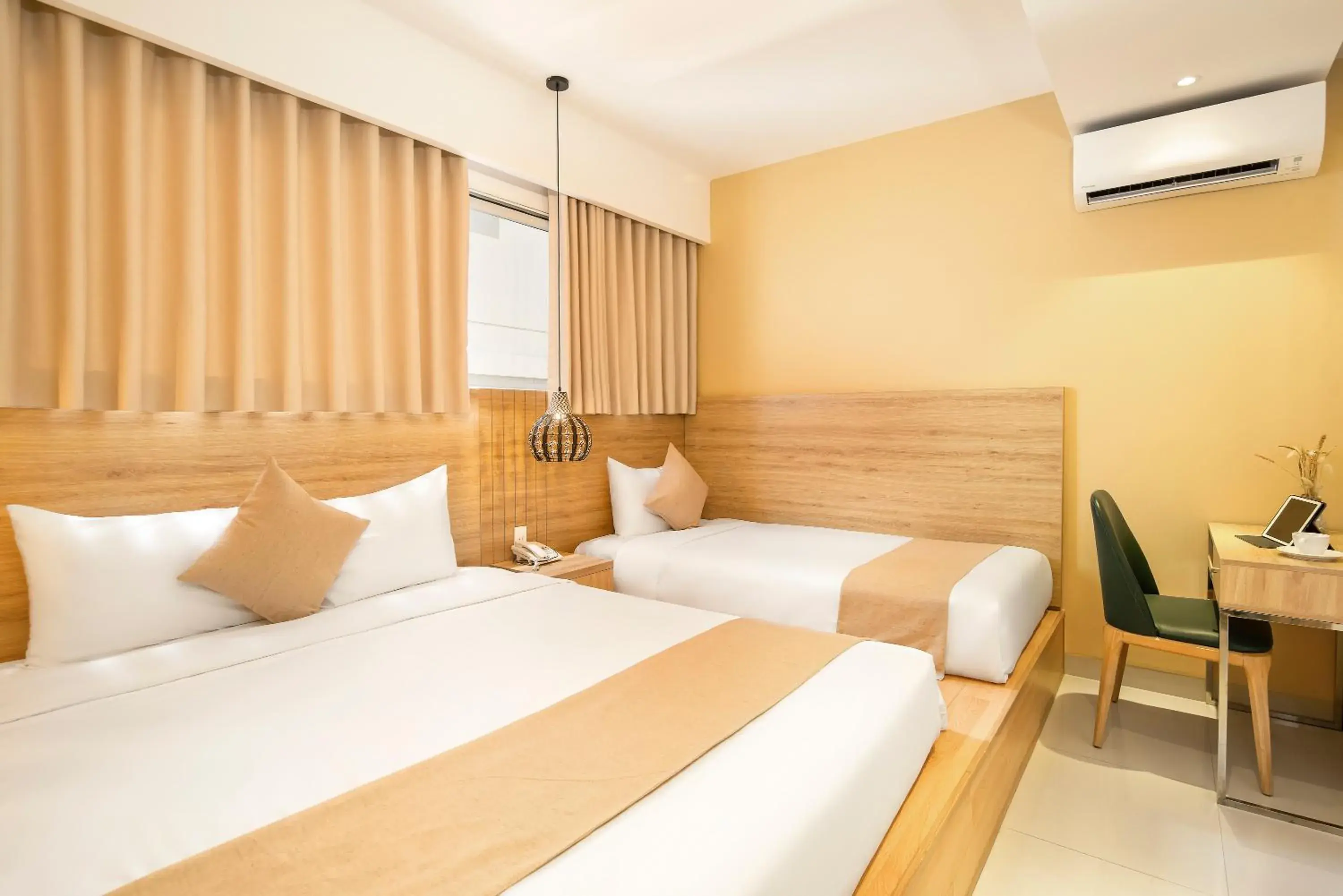 Bedroom, Bed in Bella Merry Hotel and Apartment - 100M To The My Khe Beach Bedroom, Bed in Bella Merry Hotel and Apartment - 100M To The My Khe Beach