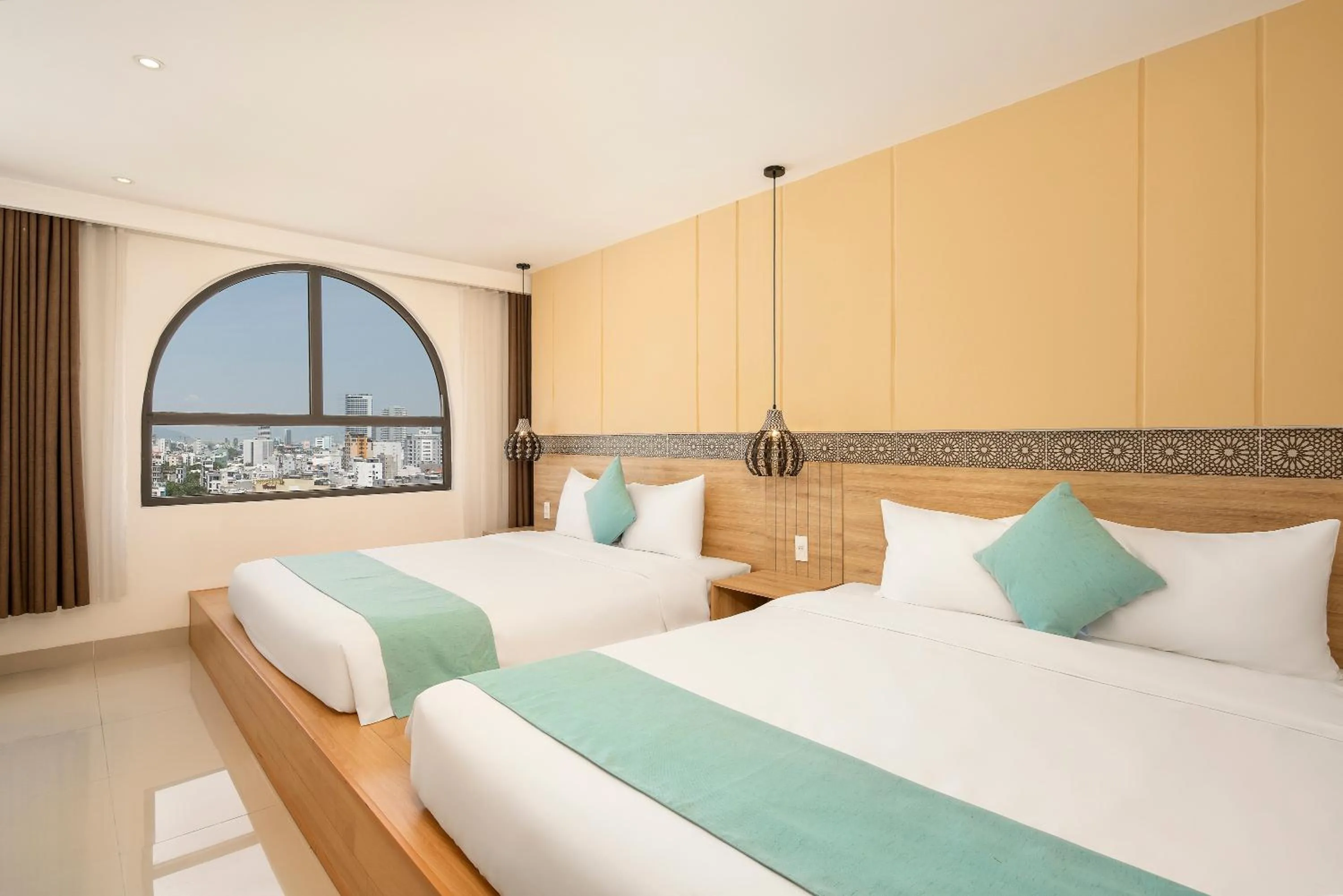 Bed in Bella Merry Hotel and Apartment - 100M To The My Khe Beach