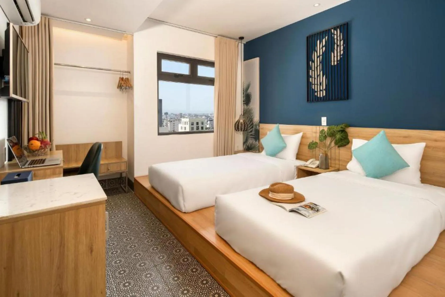 Bed in Bella Merry Hotel and Apartment - 100M To The My Khe Beach