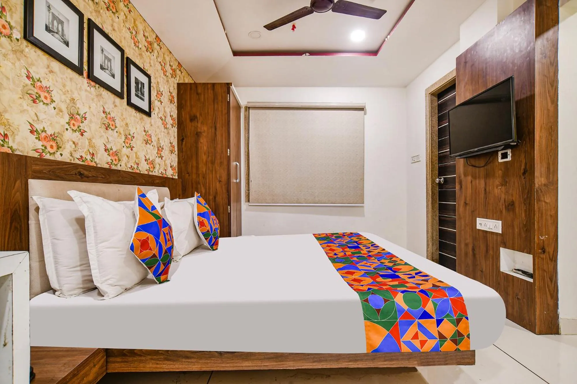 Bed in FabHotel Shree Ram Palace