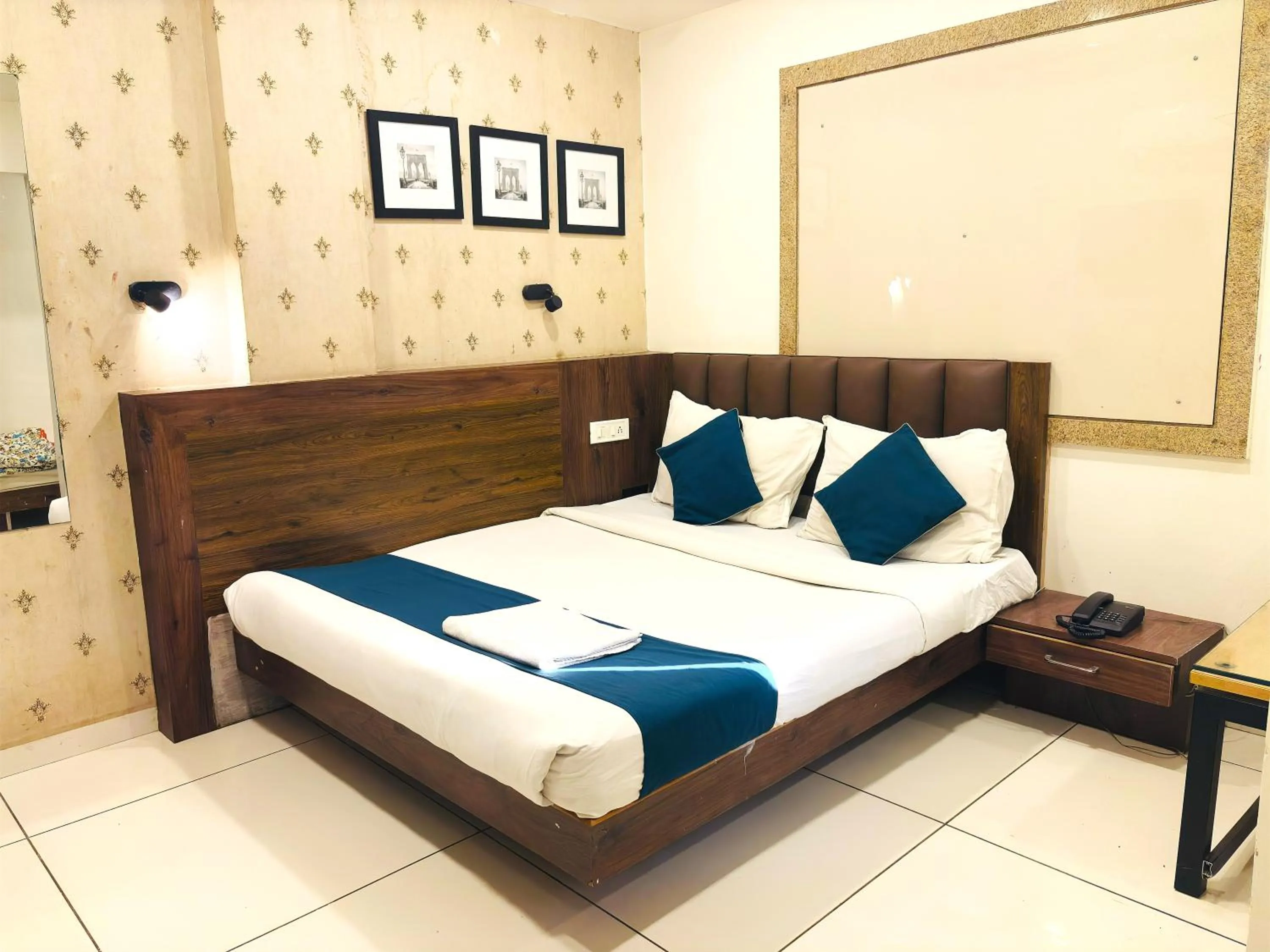 Bed in Hotel Shree Ram Palace