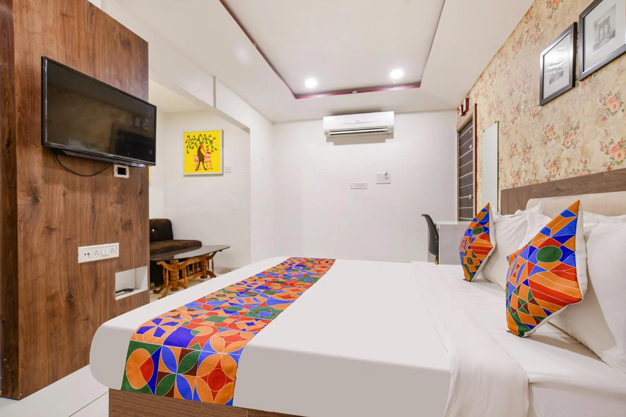 Bed in FabHotel Shree Ram Palace