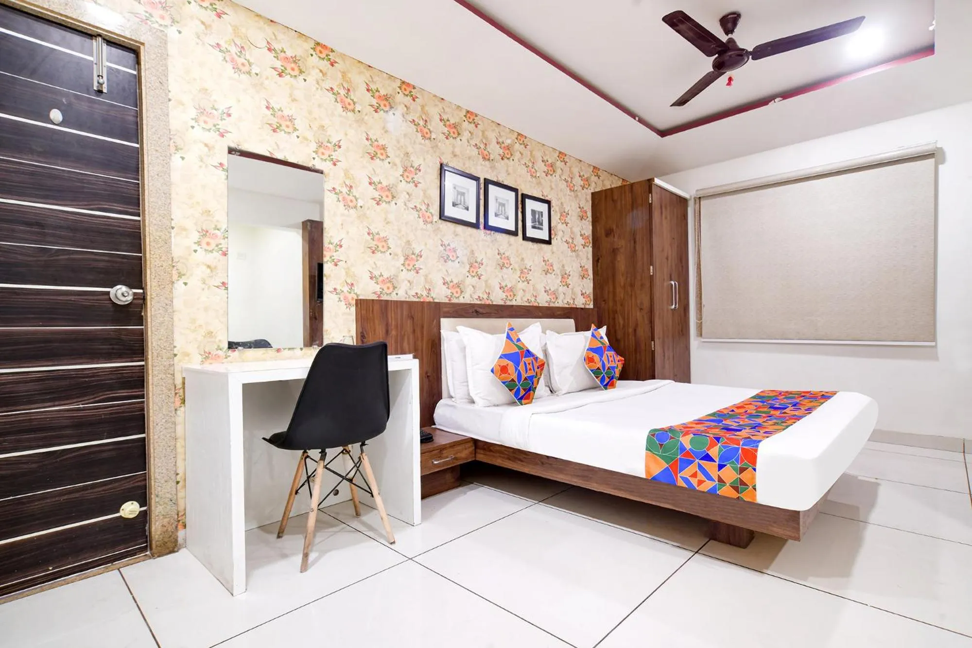 Bed in FabHotel Shree Ram Palace
