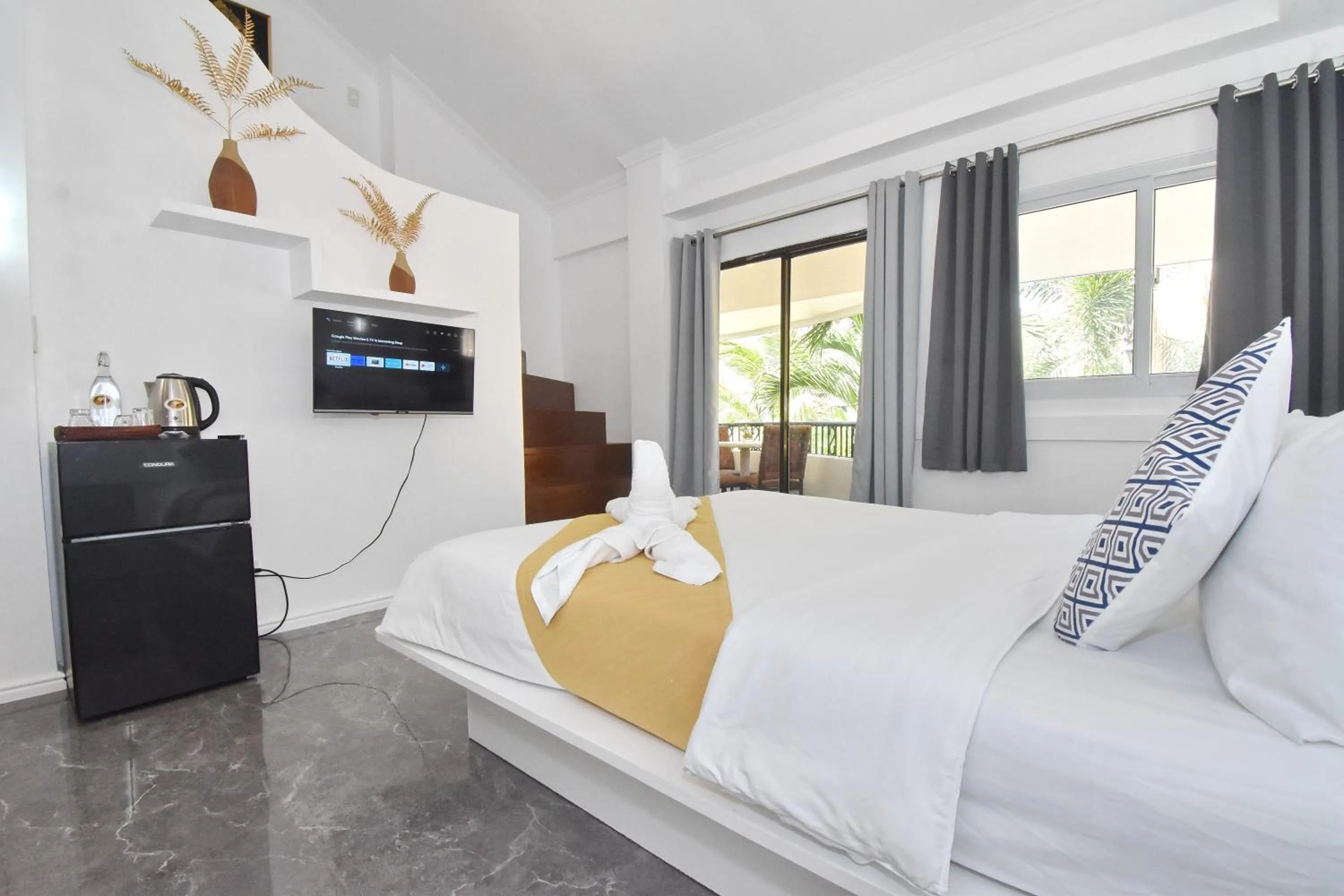 minibar, Bed in Villa Sunset Boracay