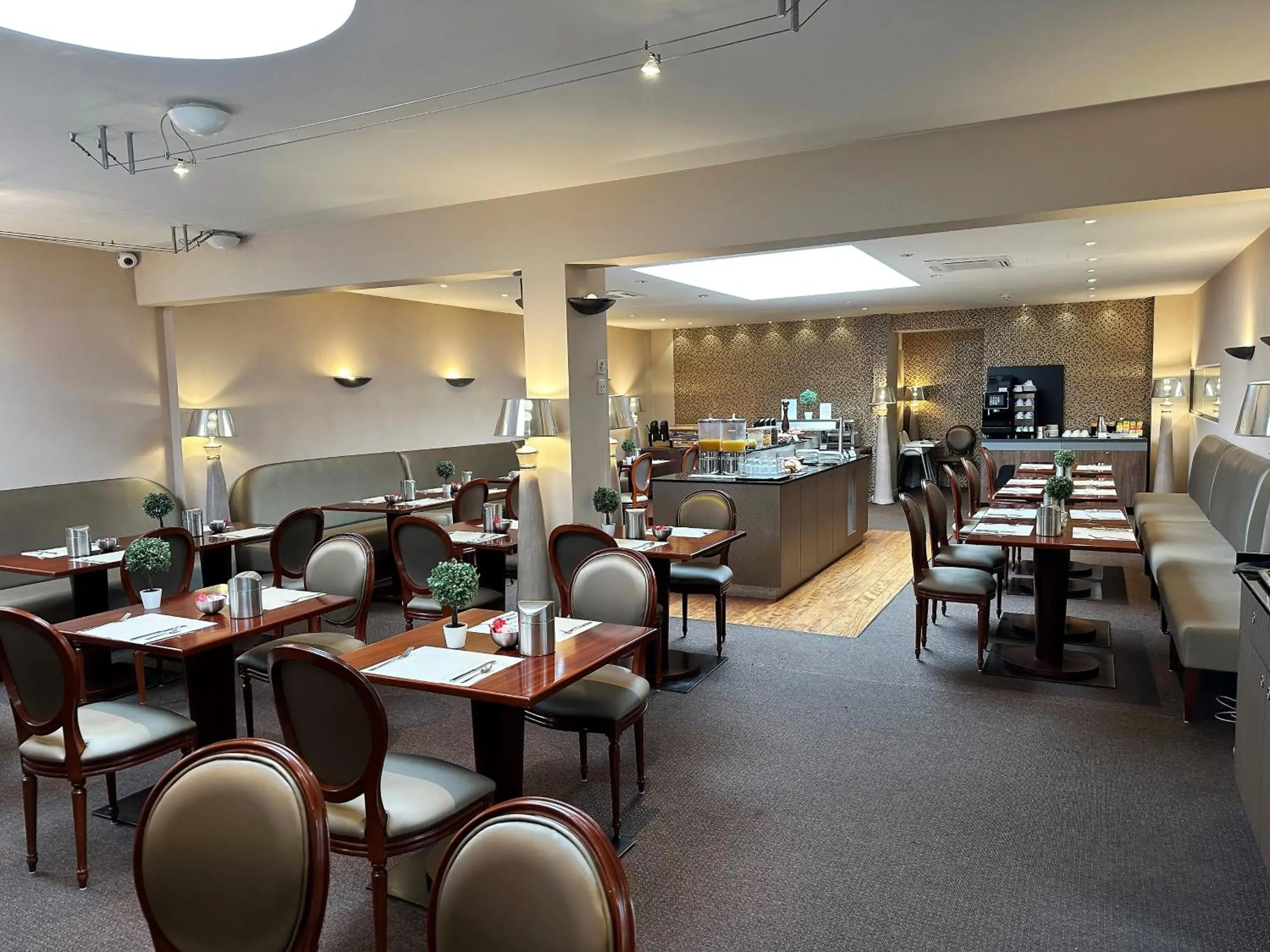 Breakfast in Drake Longchamp Breakfast in Drake Longchamp
