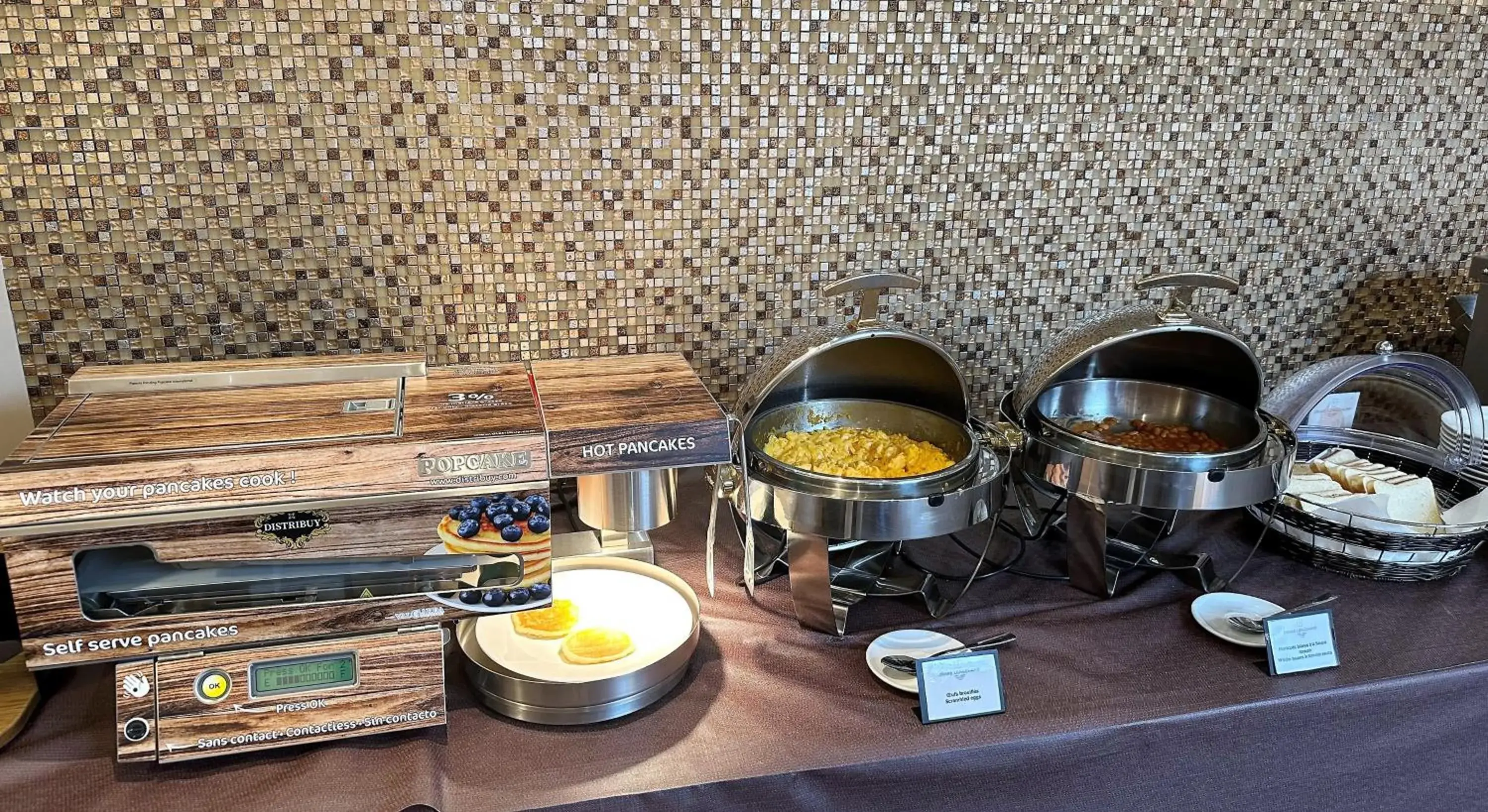 Breakfast in Drake Longchamp Breakfast in Drake Longchamp