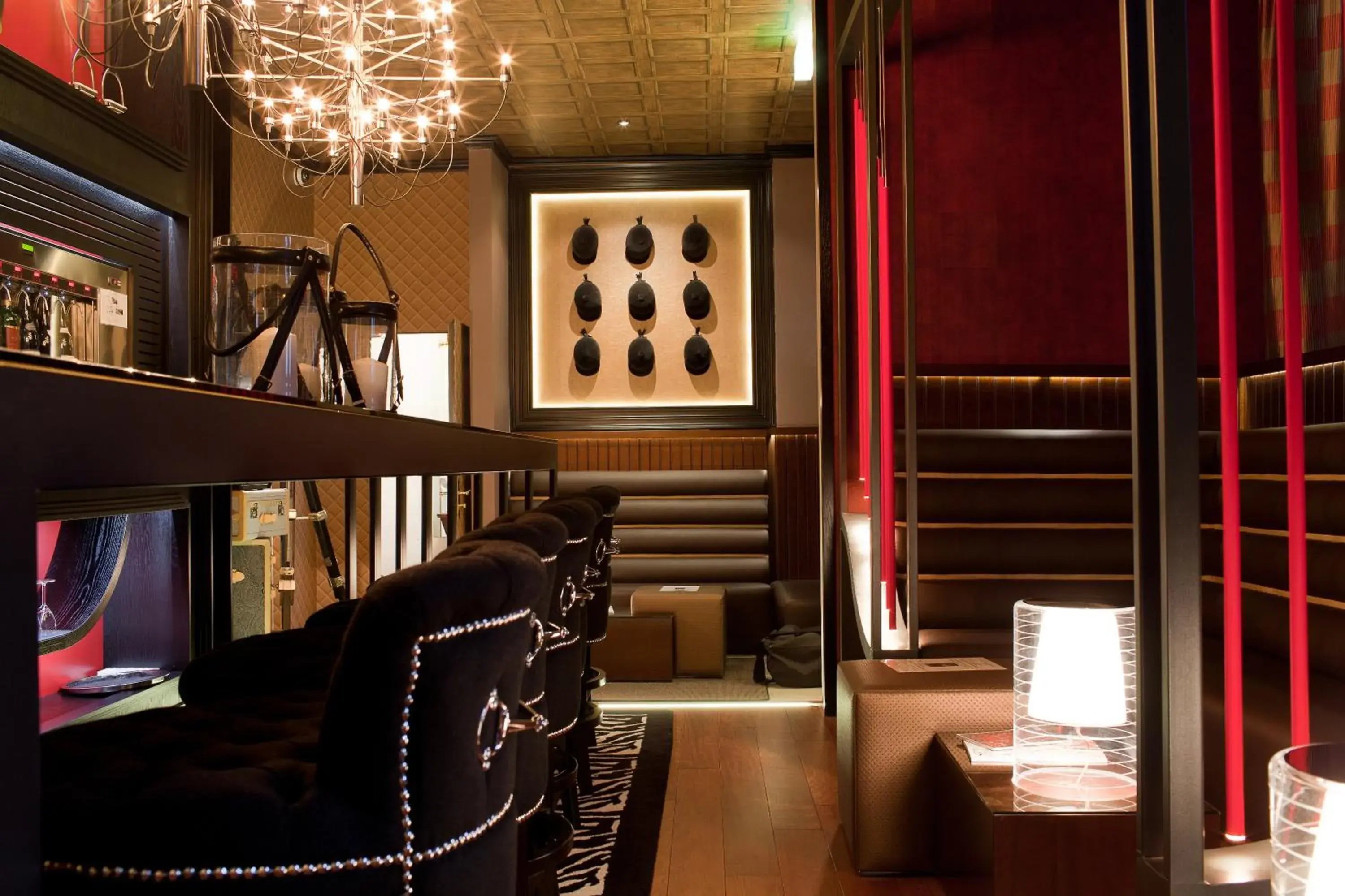 Lounge or bar in Drake Longchamp Lounge or bar in Drake Longchamp