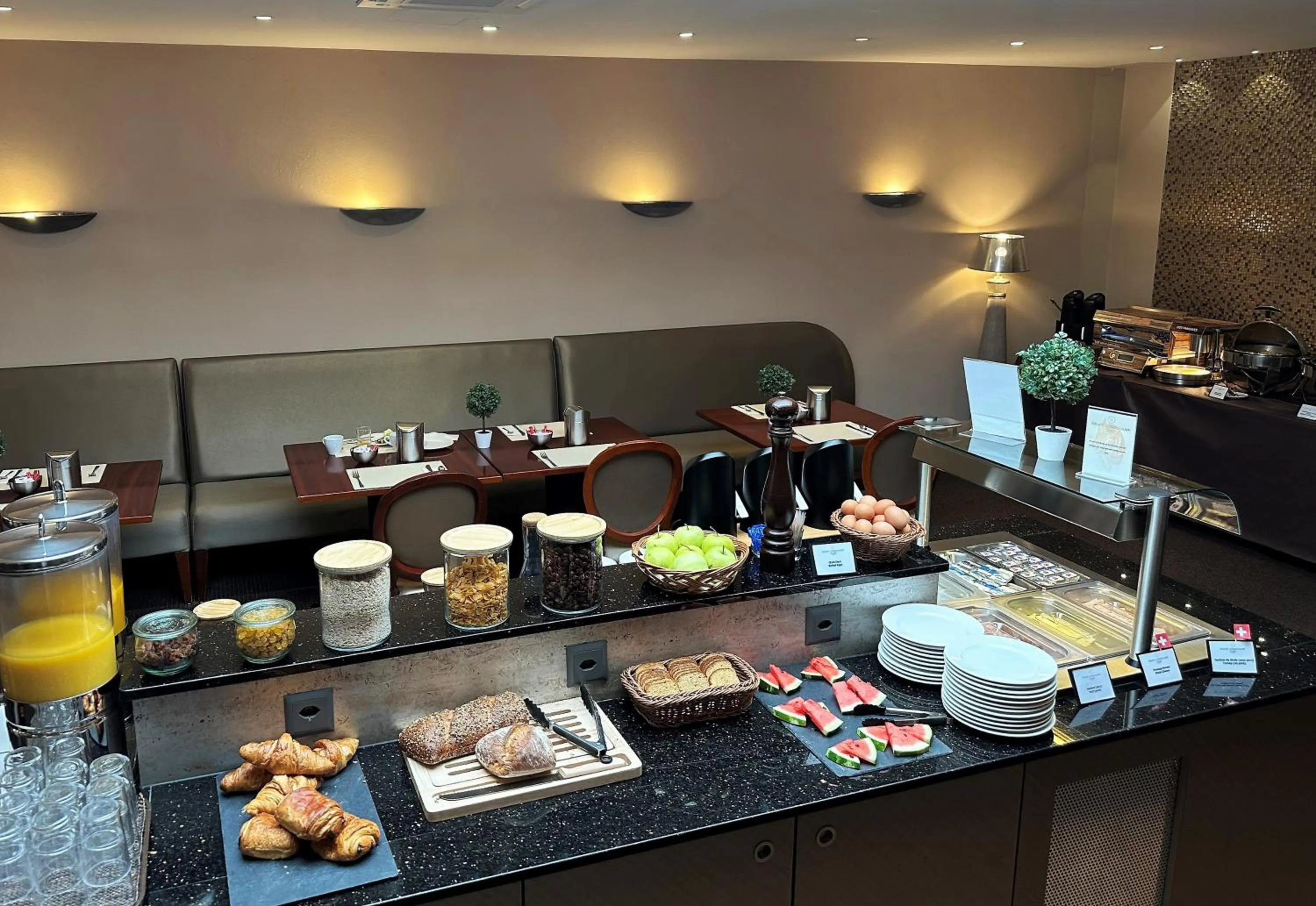 Breakfast in Drake Longchamp