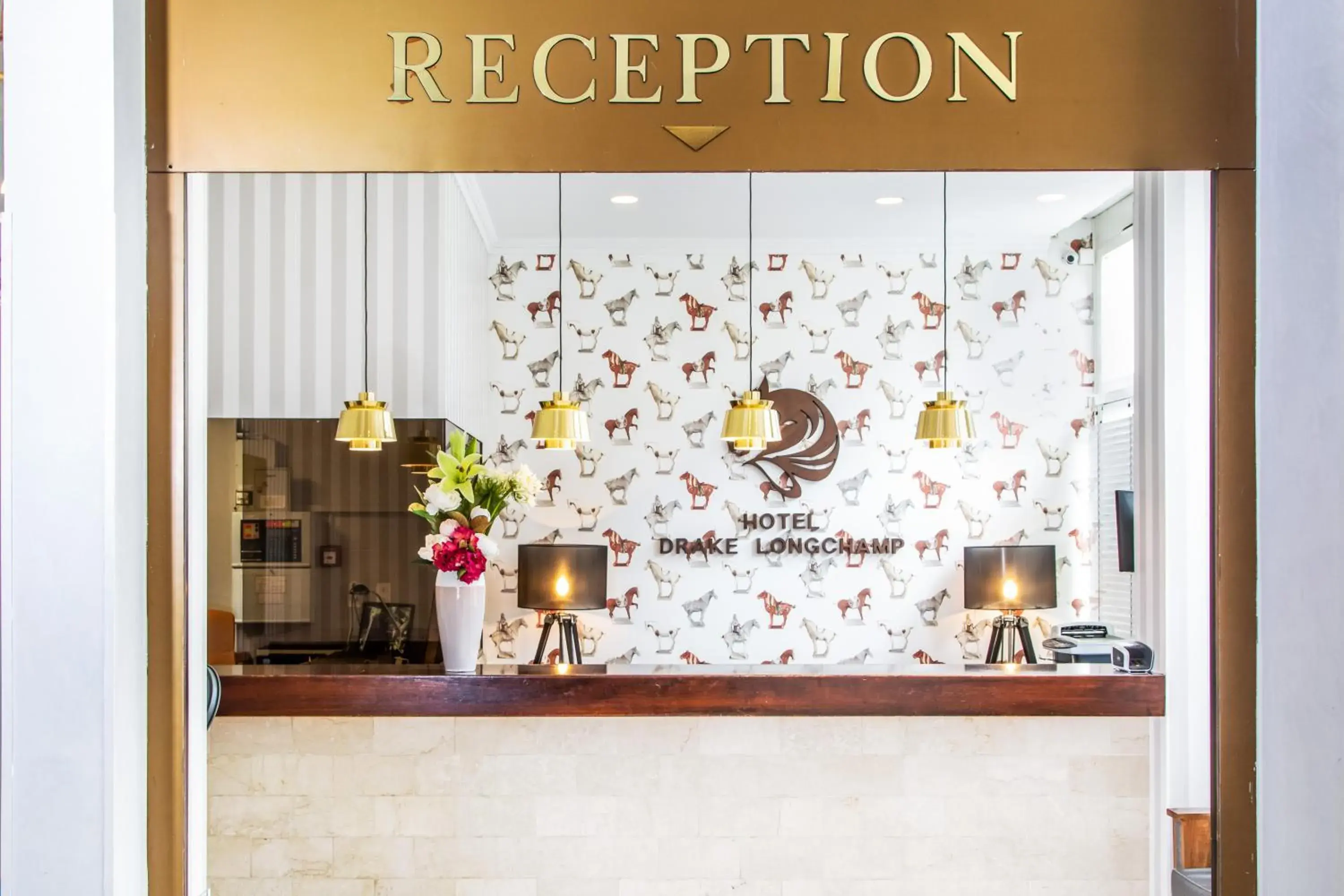 Lobby or reception in Drake Longchamp Lobby or reception in Drake Longchamp