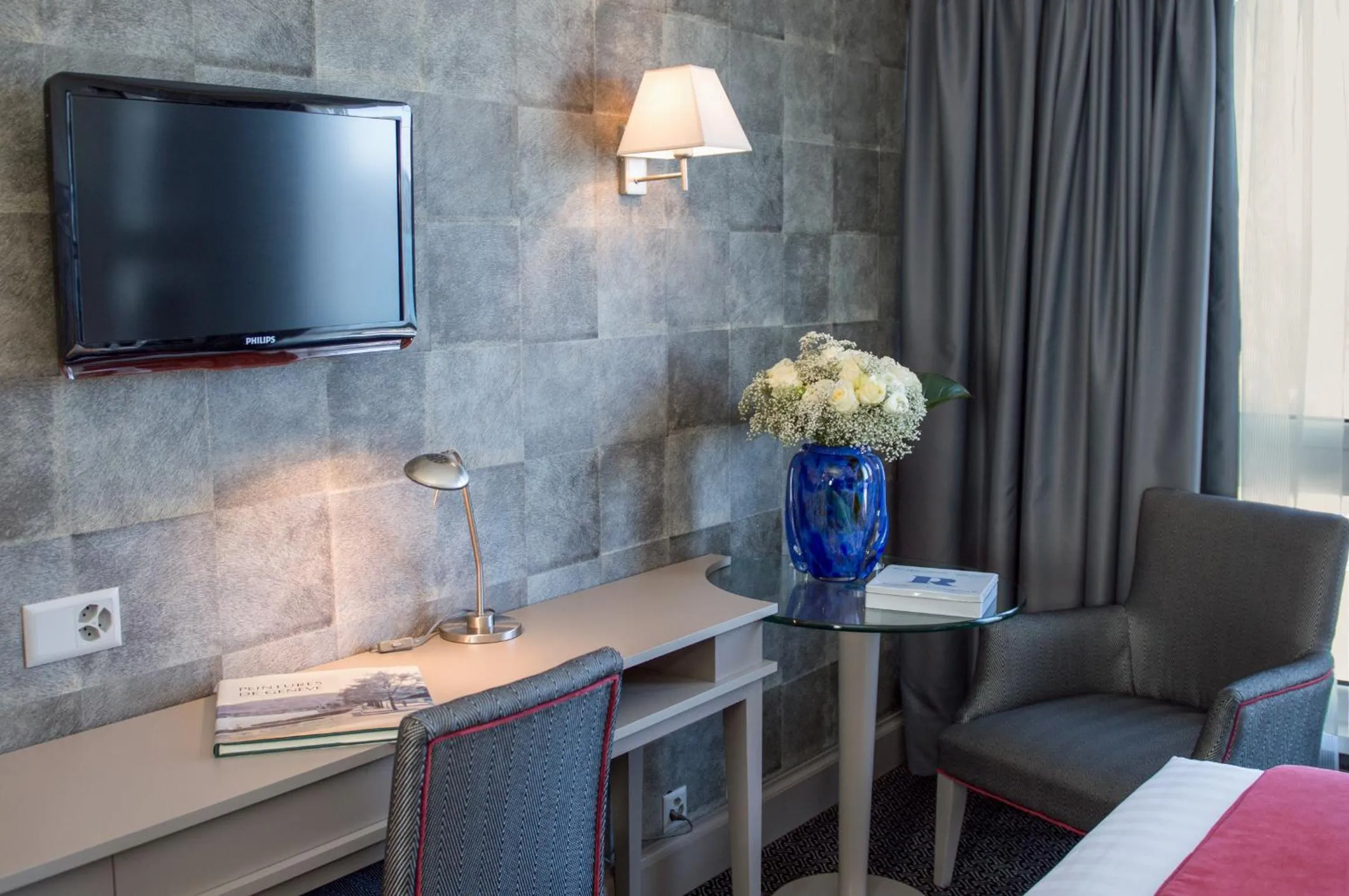 TV and multimedia, Bed in Drake Longchamp